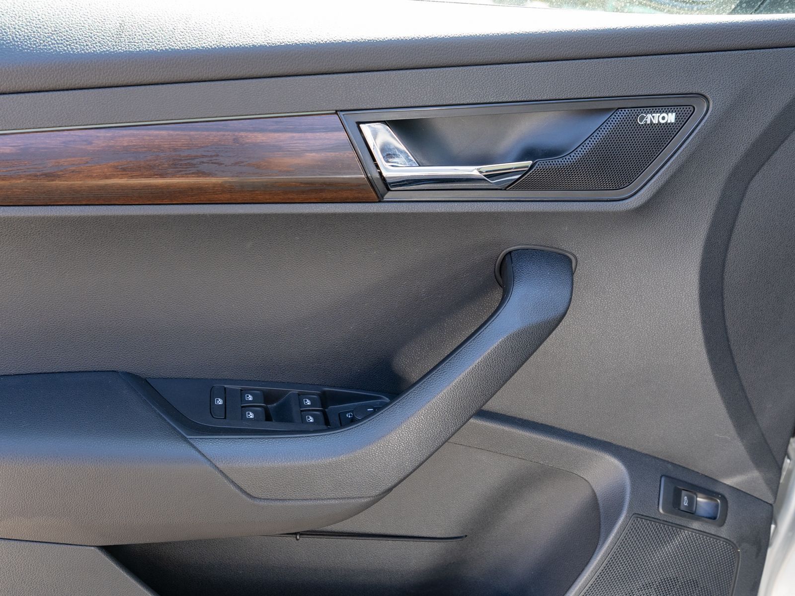 Fahrzeugabbildung SKODA Karoq Scout 2.0 TDI 4x4 DSG LED Navi PDC ACC AHK