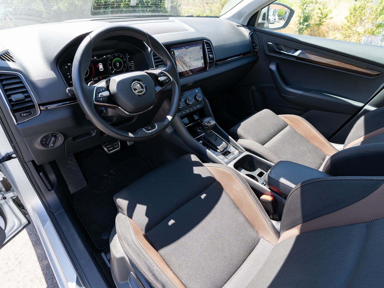 Fahrzeugabbildung SKODA Karoq Scout 2.0 TDI 4x4 DSG LED Navi PDC ACC AHK