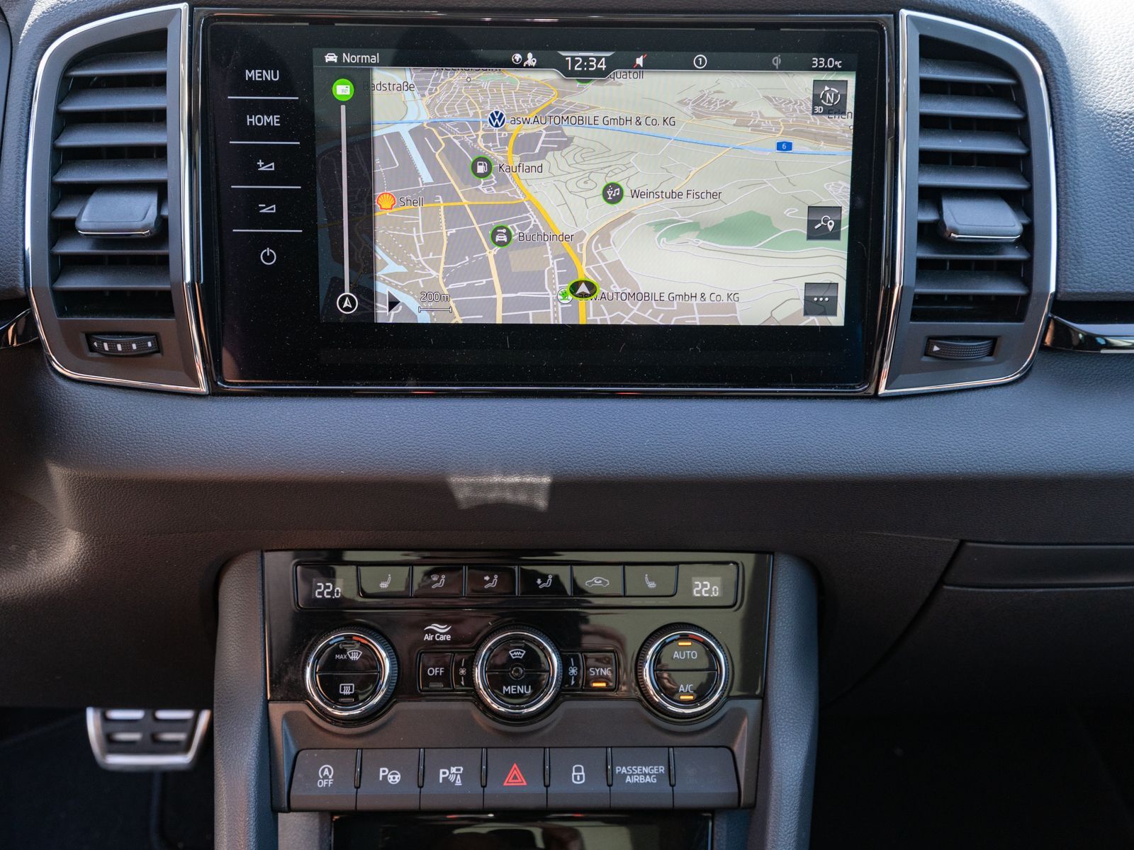 Fahrzeugabbildung SKODA Karoq Scout 2.0 TDI 4x4 DSG LED Navi PDC ACC AHK