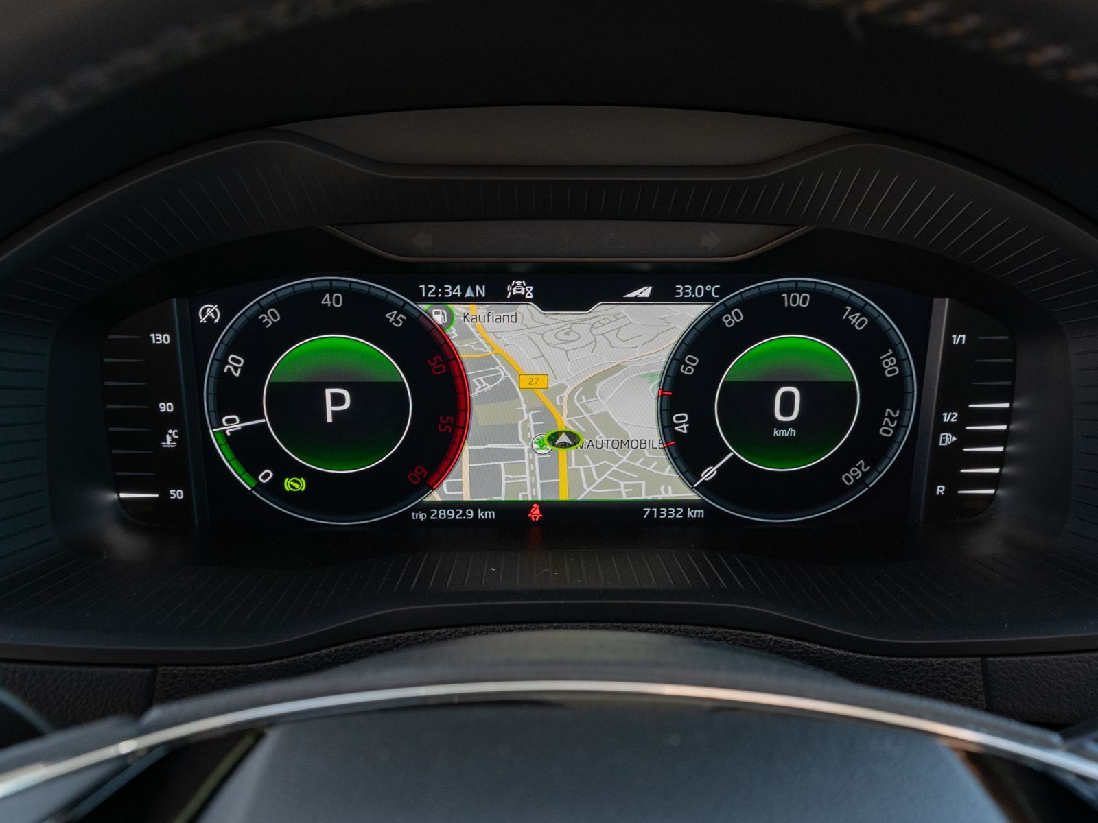 Fahrzeugabbildung SKODA Karoq Scout 2.0 TDI 4x4 DSG LED Navi PDC ACC AHK