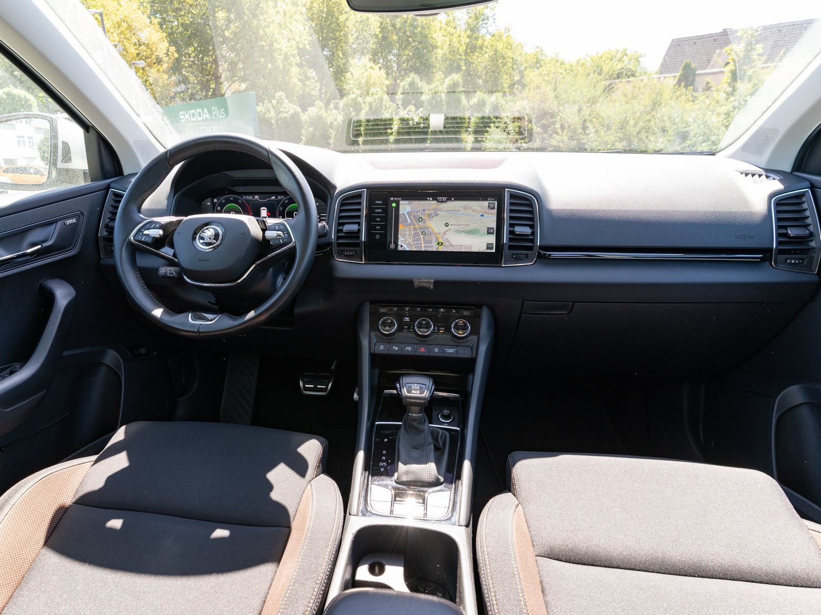 Fahrzeugabbildung SKODA Karoq Scout 2.0 TDI 4x4 DSG LED Navi PDC ACC AHK