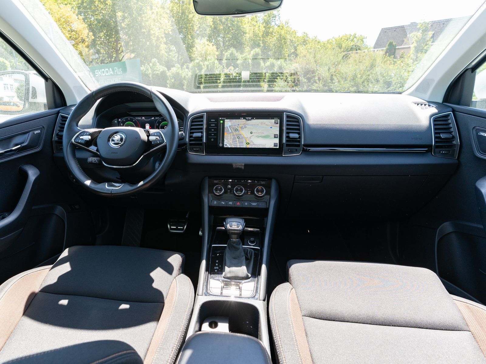 Fahrzeugabbildung SKODA Karoq Scout 2.0 TDI 4x4 DSG LED Navi PDC ACC AHK