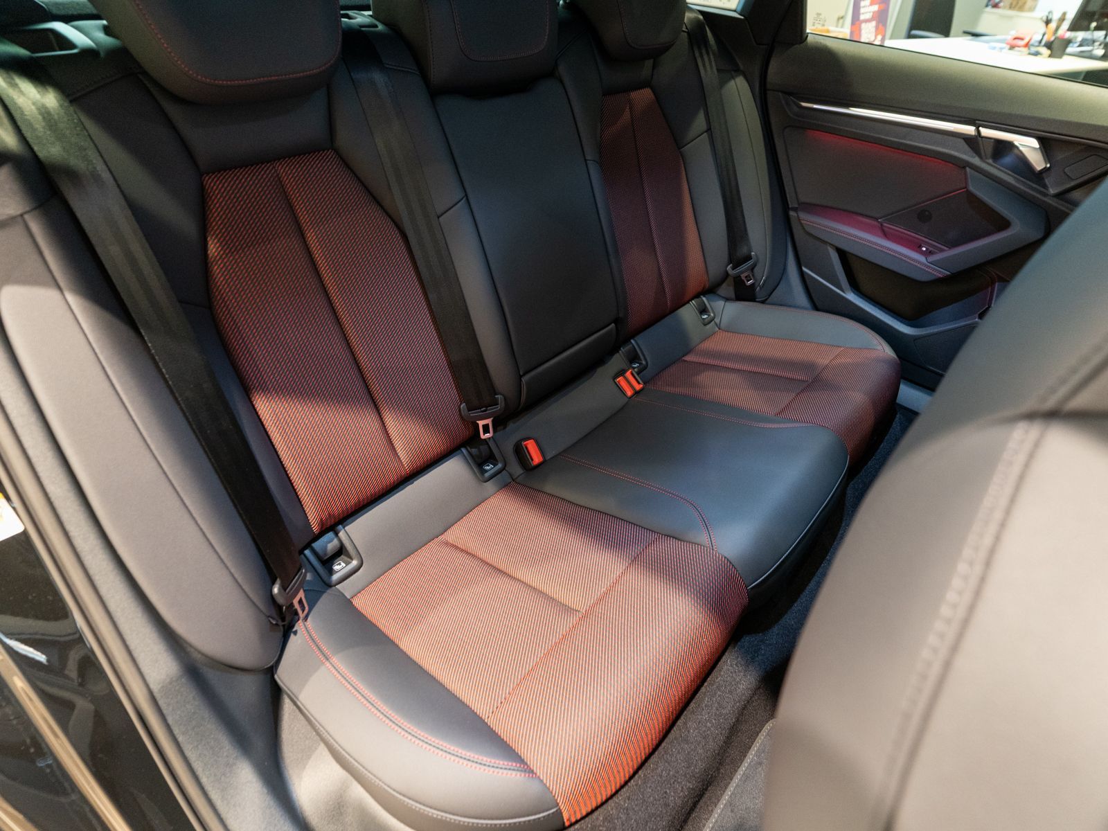Fahrzeugabbildung Audi A3 Sportback S line TFSI Optik-Paket schwarz +