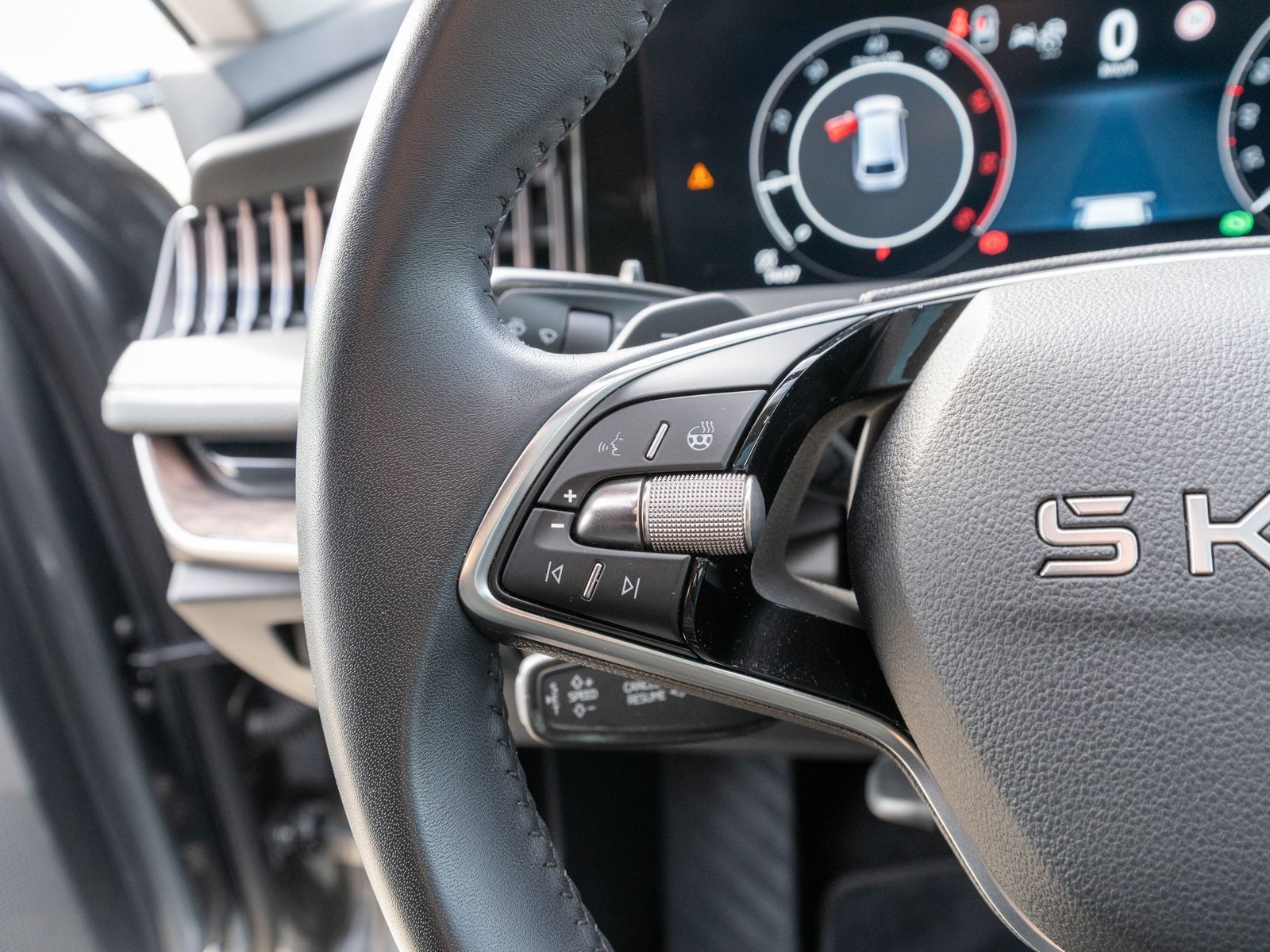 Fahrzeugabbildung SKODA Superb Combi L&K 2.0TDI DSG PANO LEDER HUD AHK