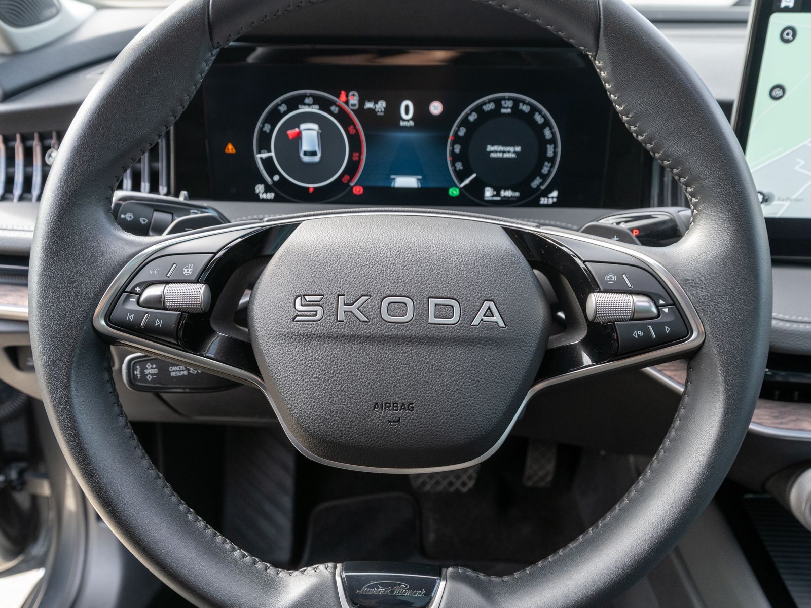Fahrzeugabbildung SKODA Superb Combi L&K 2.0TDI DSG PANO LEDER HUD AHK