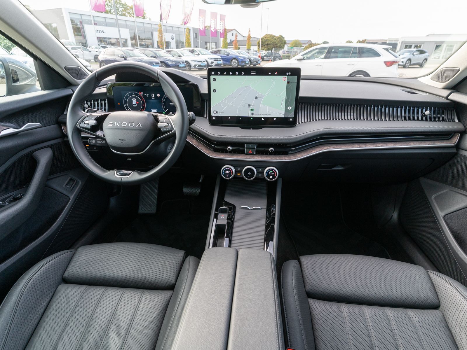 Fahrzeugabbildung SKODA Superb Combi L&K 2.0TDI DSG PANO LEDER HUD AHK
