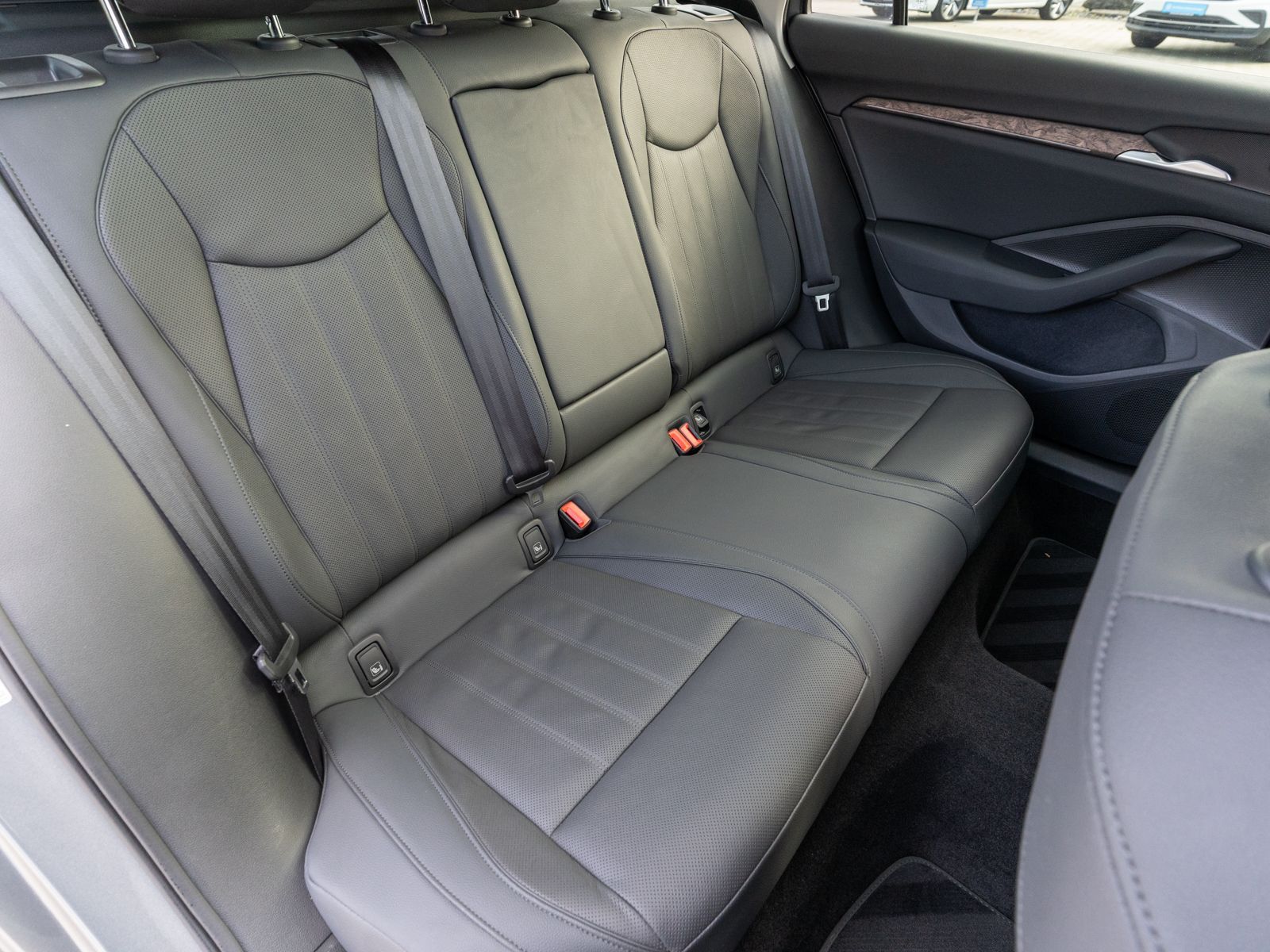 Fahrzeugabbildung SKODA Superb Combi L&K 2.0TDI DSG PANO LEDER HUD AHK