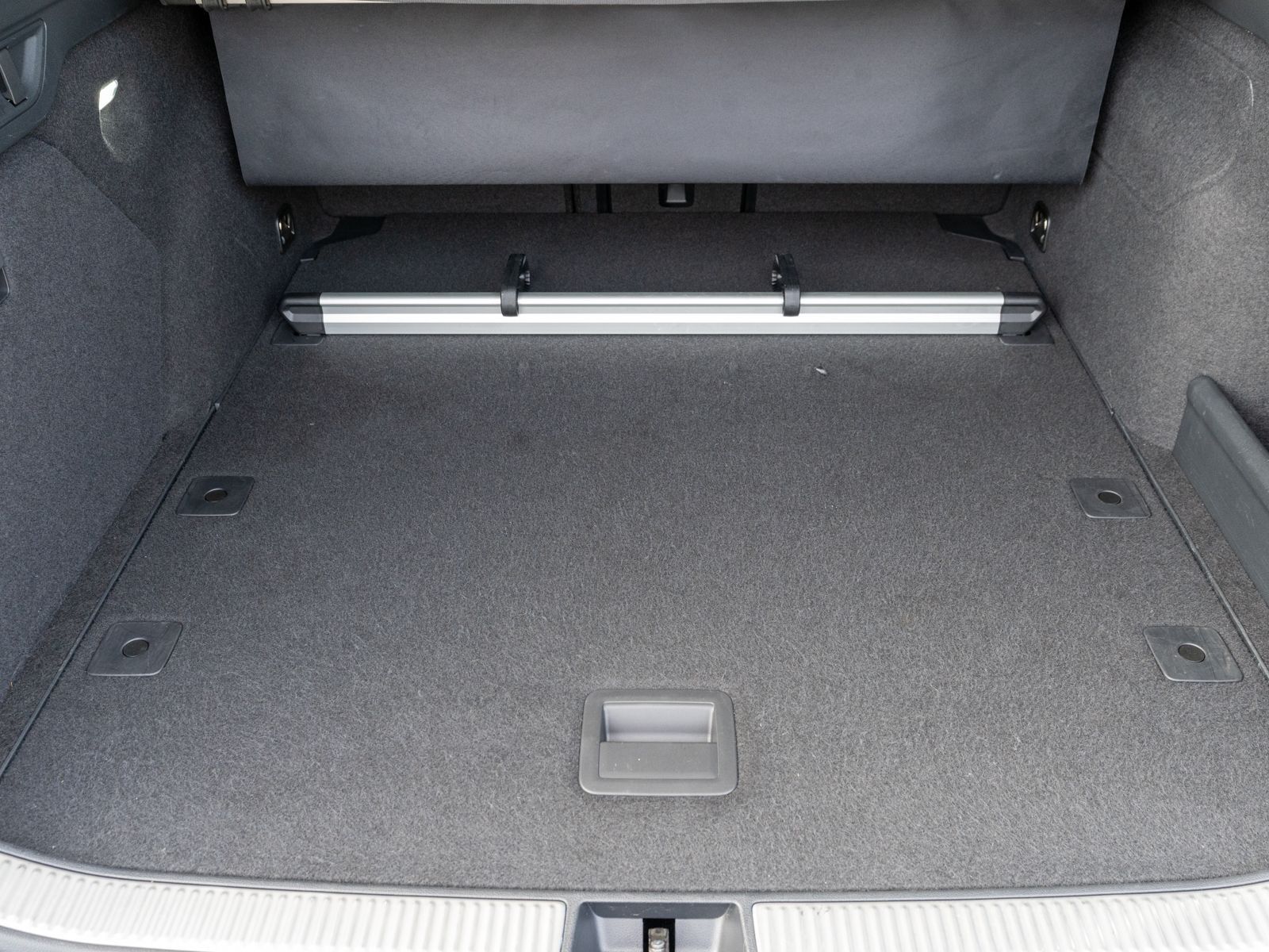 Fahrzeugabbildung SKODA Superb Combi L&K 2.0TDI DSG PANO LEDER HUD AHK