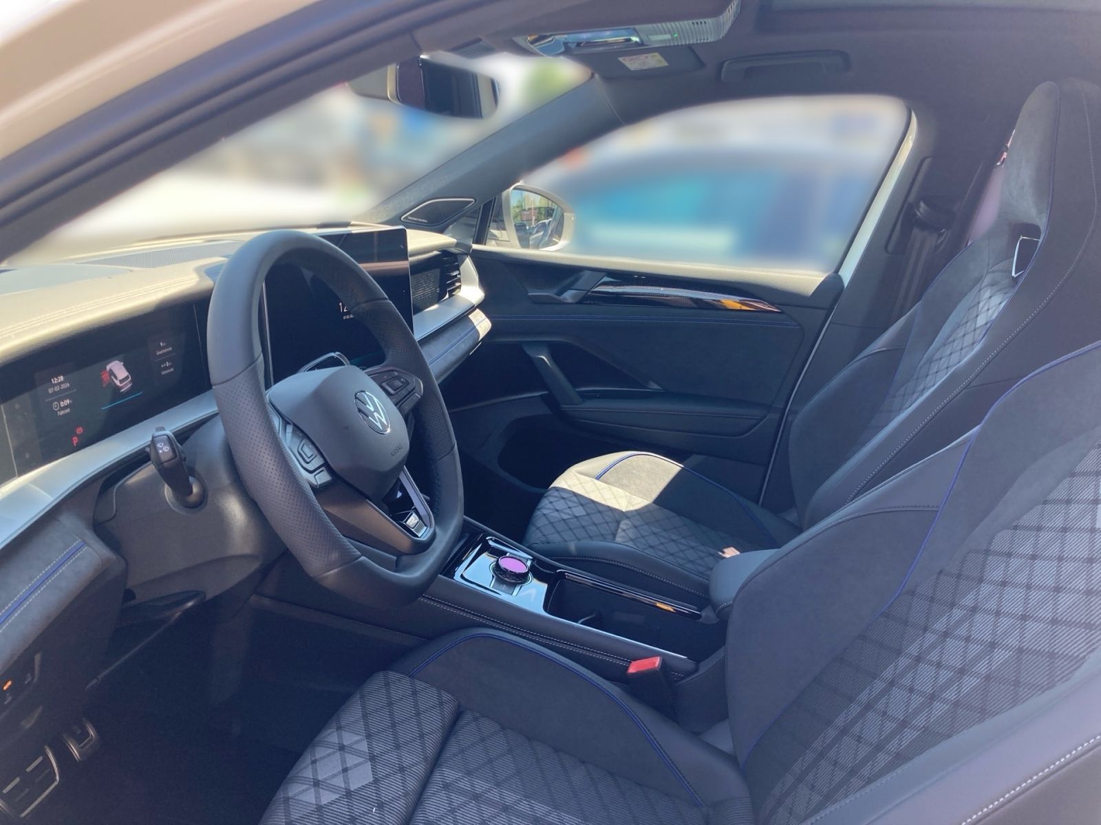 Fahrzeugabbildung Volkswagen Tayron R-Line 1,5Hybrid IQ.Drive Premium Nav AHK