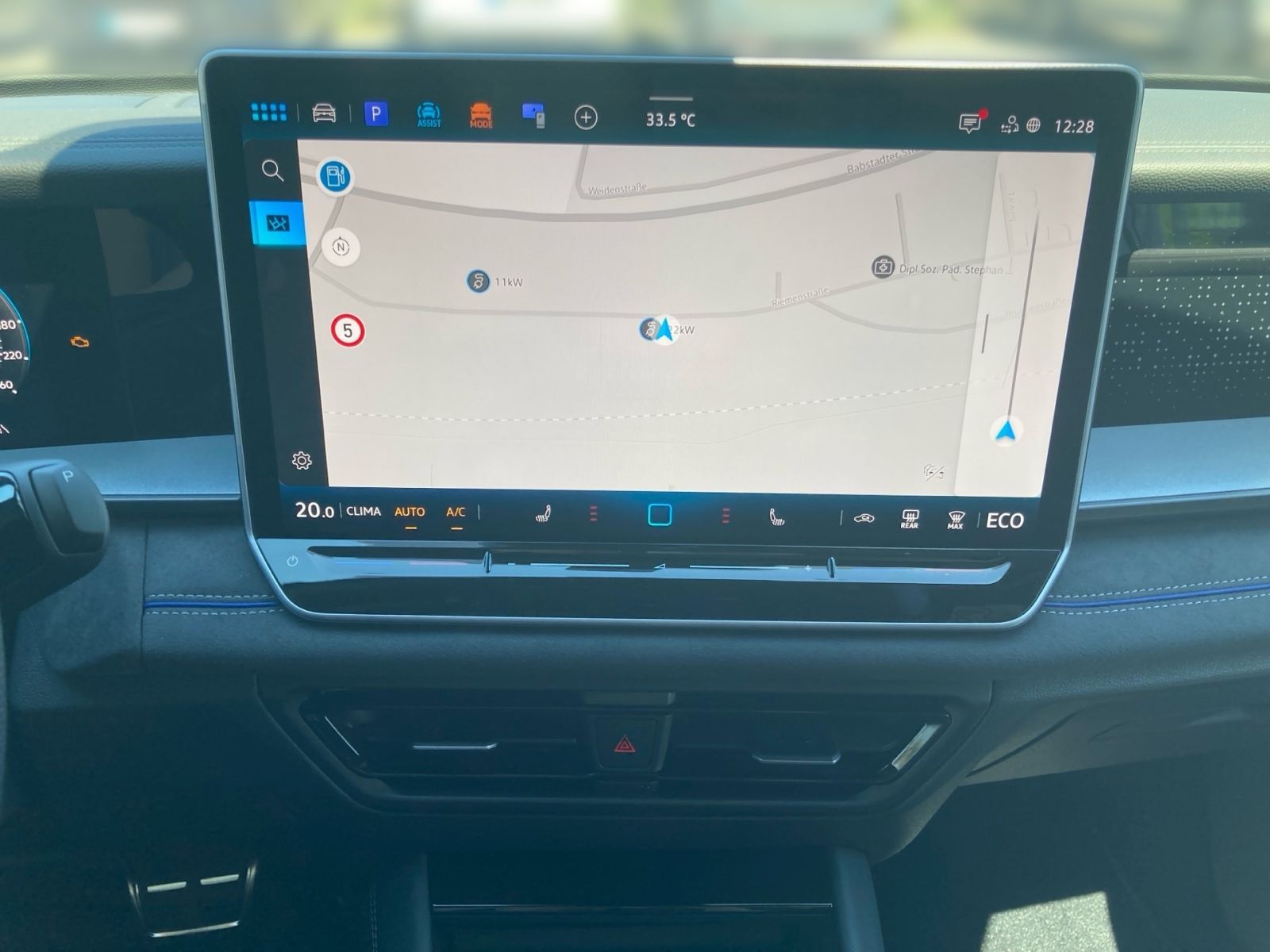 Fahrzeugabbildung Volkswagen Tayron R-Line 1,5Hybrid IQ.Drive Premium Nav AHK