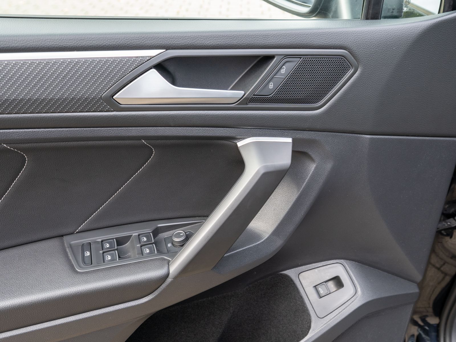 Fahrzeugabbildung Volkswagen Tiguan Allspace R-Line 2.0TDI 7Sitz AHK RFK PANO