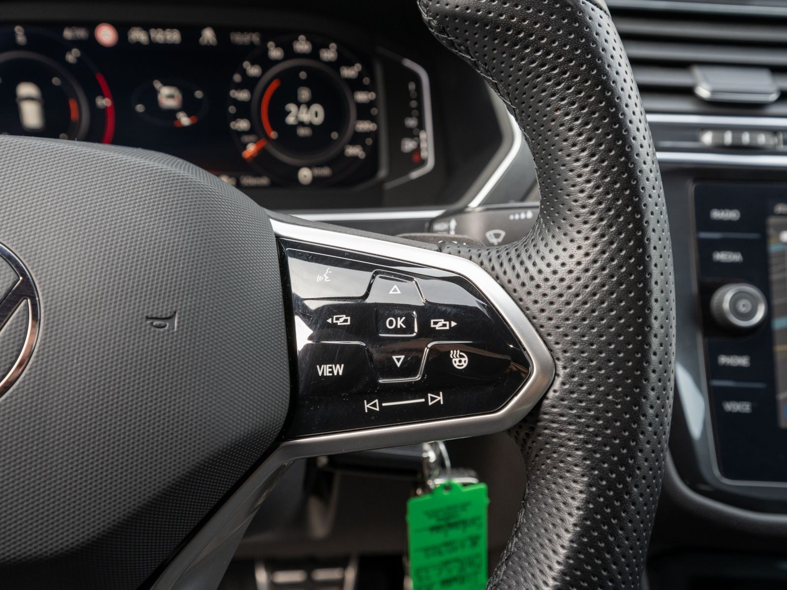 Fahrzeugabbildung Volkswagen Tiguan Allspace R-Line 2.0TDI 7Sitz AHK RFK PANO