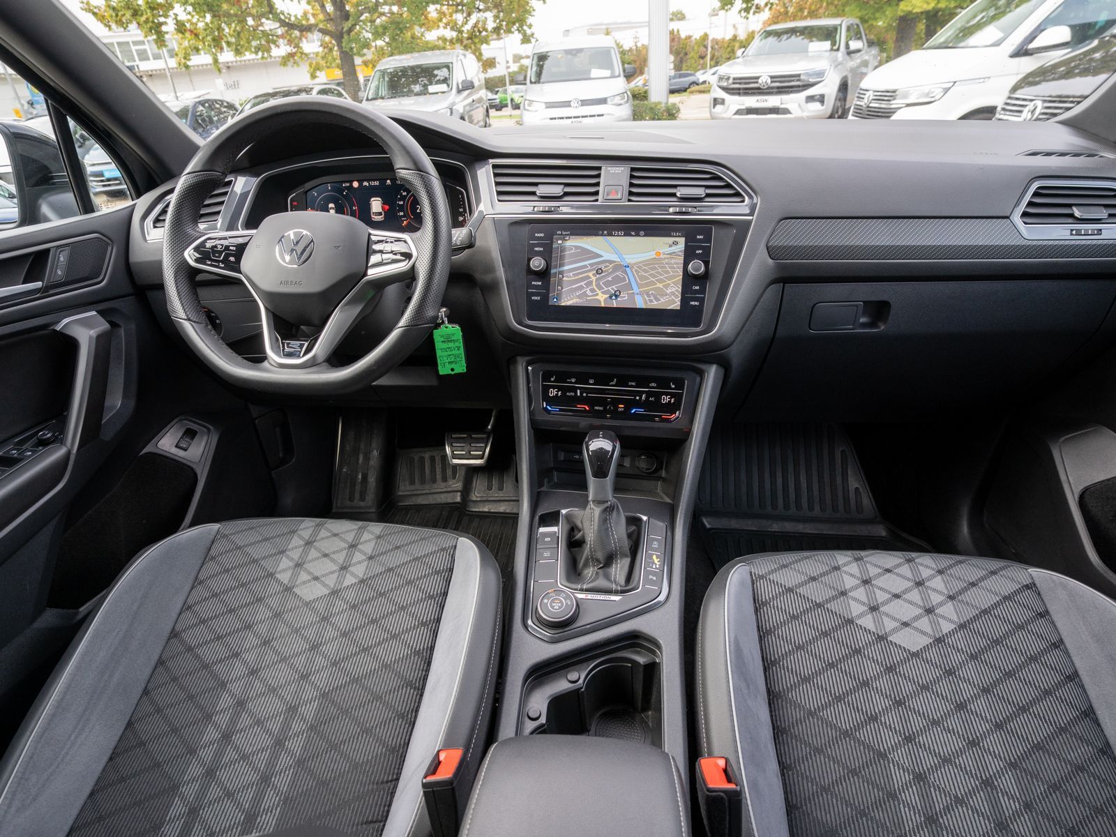 Fahrzeugabbildung Volkswagen Tiguan Allspace R-Line 2.0TDI 7Sitz AHK RFK PANO