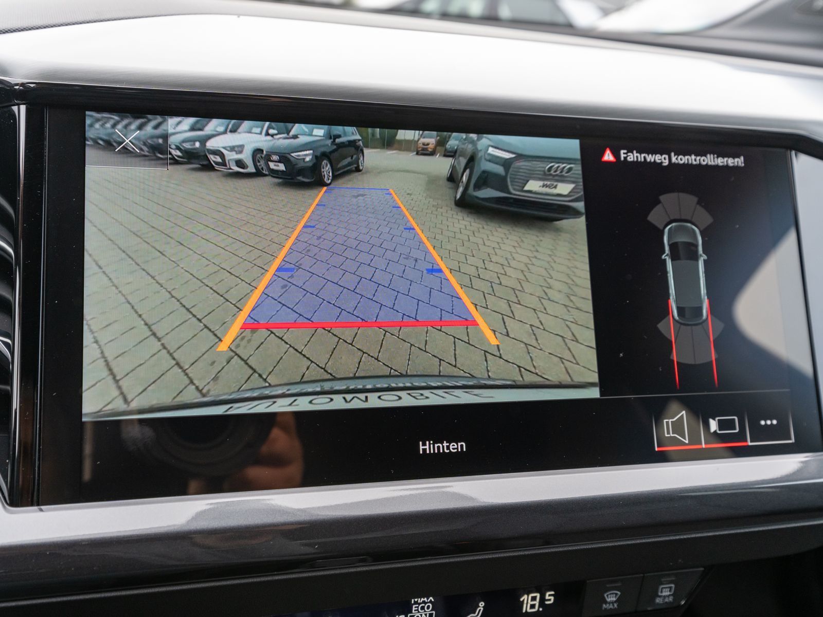 Fahrzeugabbildung Audi Q4 Sportback S line 40 e-tron NAVI MATRIX SONOS