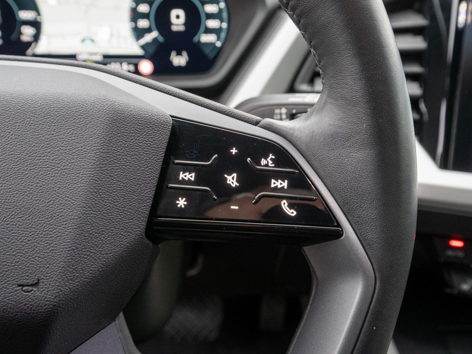 Fahrzeugabbildung Audi Q4 40 e-tron NAVI LED RFK GRA PDC SHZ ACC VC