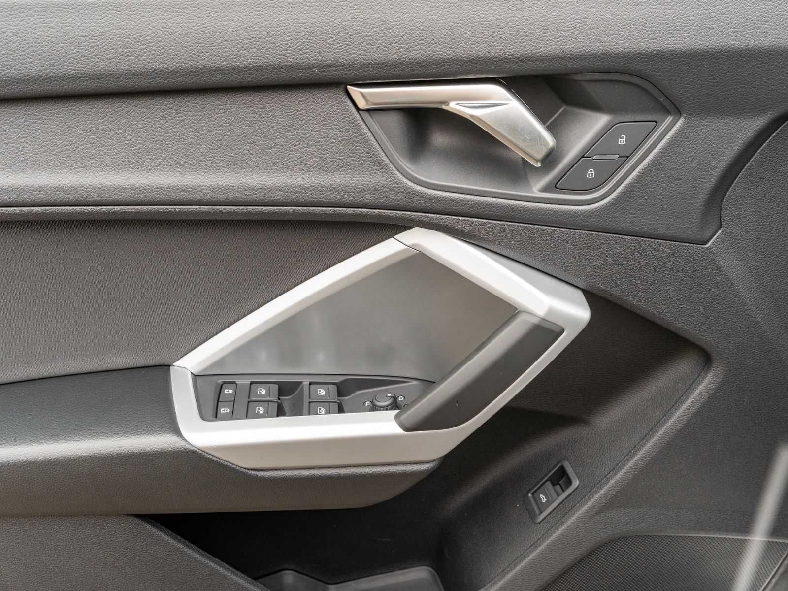 Fahrzeugabbildung Audi Q3 advanced 35TFSI Stronic NAVI LED RFK ACC VC