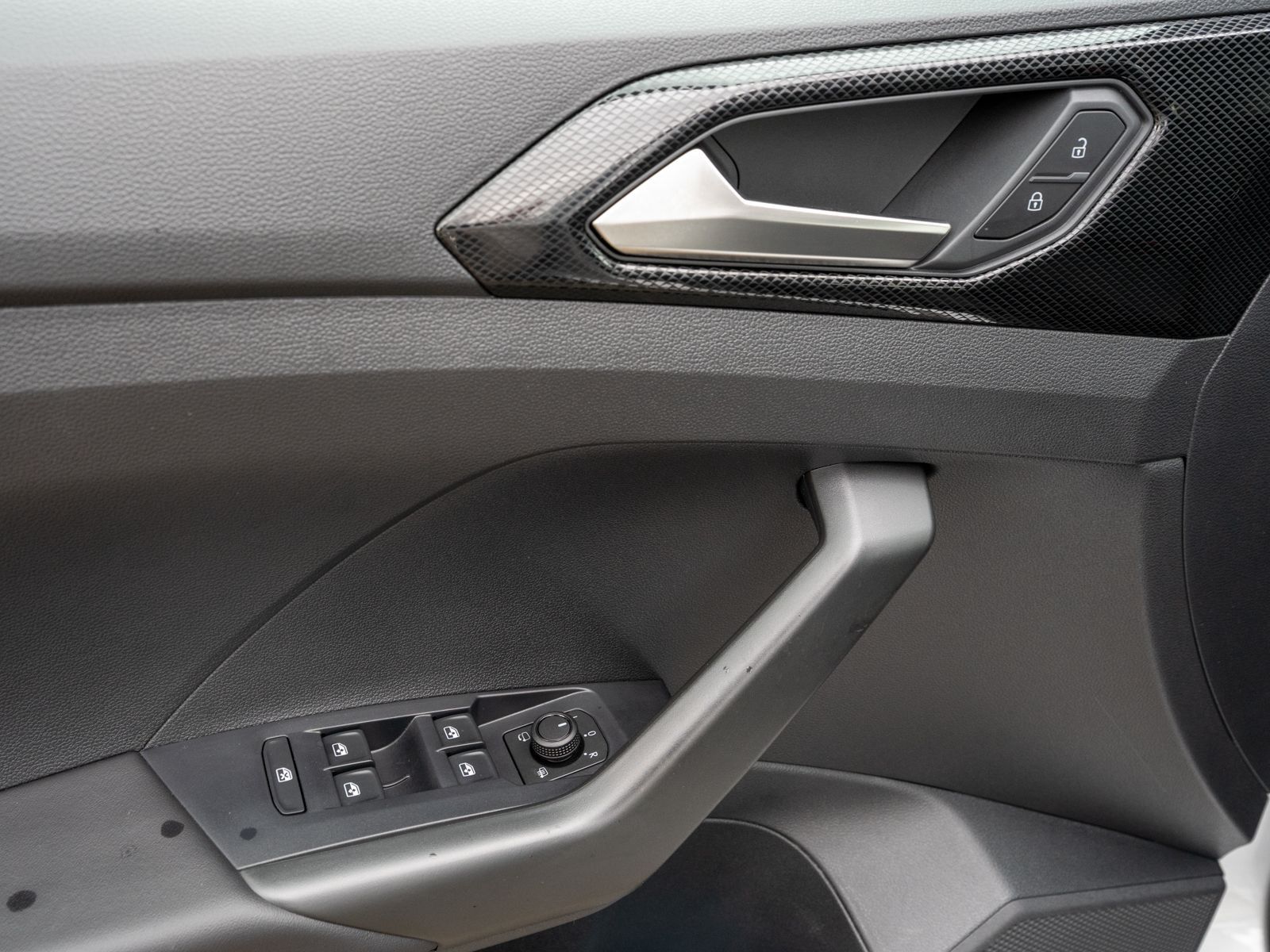 Fahrzeugabbildung Volkswagen T-Cross Life 1.5 DSG LED Navi EFK ACC PDC SHZ