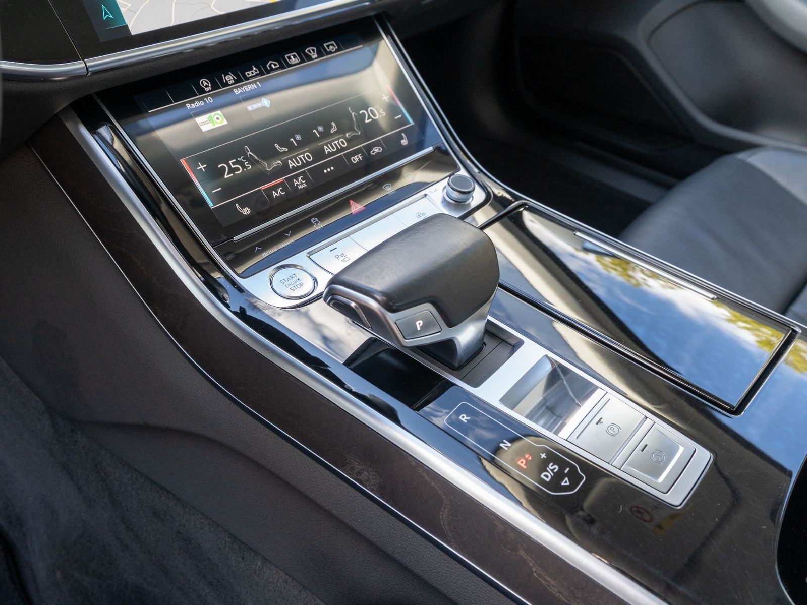 Fahrzeugabbildung Audi A8 55 TFSI quattro NAVI MATRIX AHK PANO HUD 360°