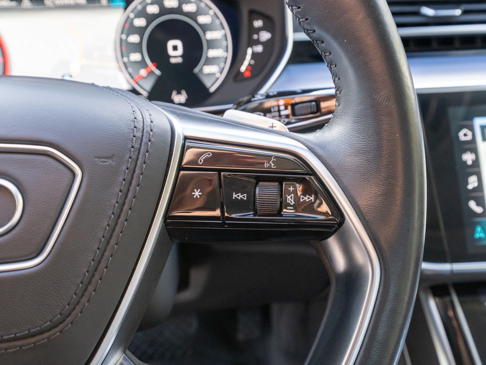 Fahrzeugabbildung Audi A8 55 TFSI quattro NAVI MATRIX AHK PANO HUD 360°