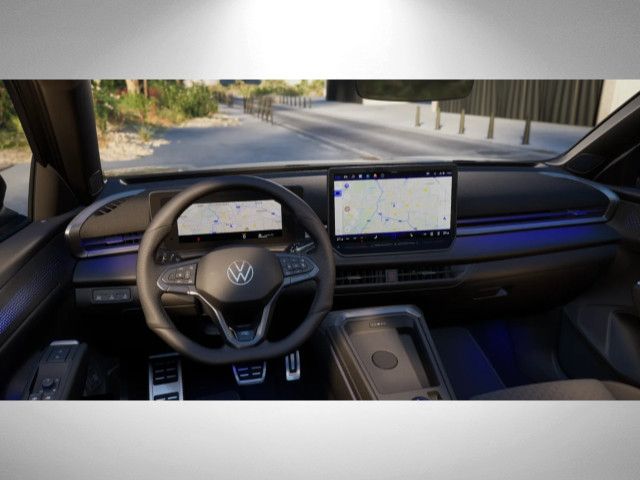 Fahrzeugabbildung Volkswagen T-Roc R-Line 1.5 l eTSI 150 PS DSG 360° LED AHK