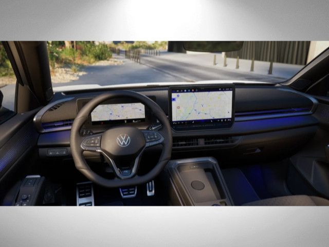 Fahrzeugabbildung Volkswagen T-Roc R-Line 1.5 l eTSI 150 PS DSG 360° ACC AHK