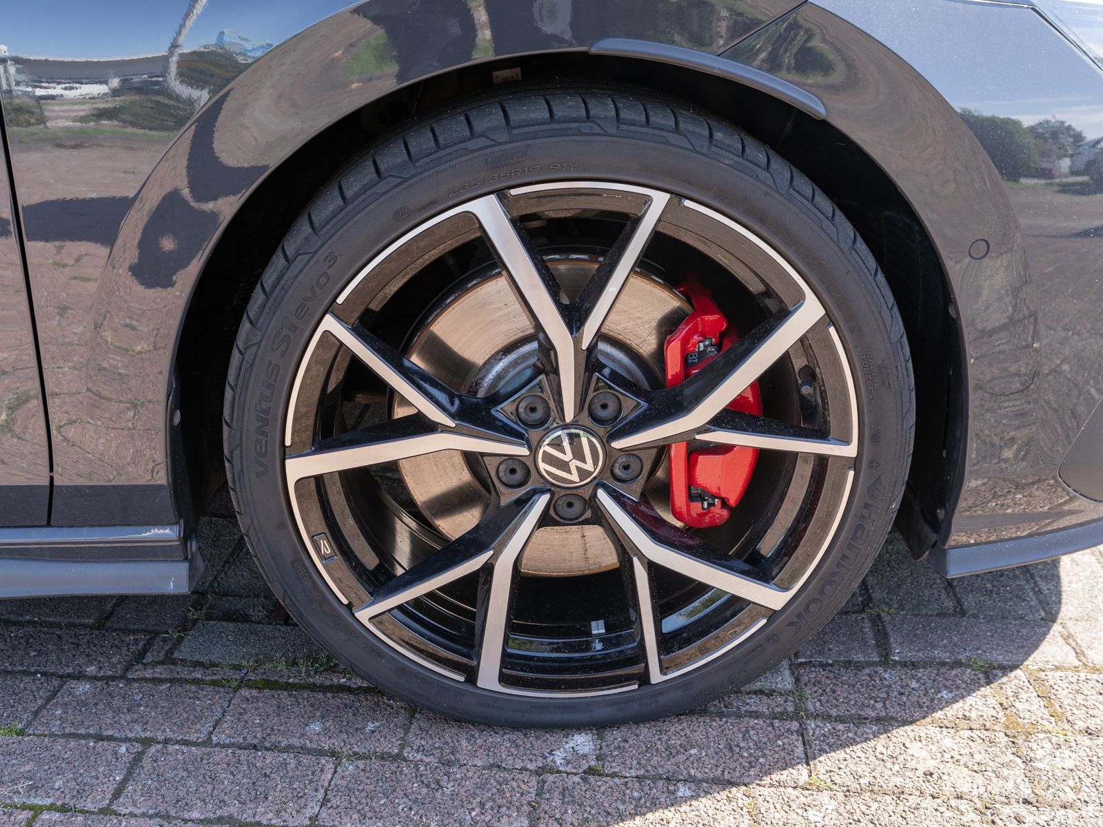 Fahrzeugabbildung Volkswagen Golf GTI 2.0 TSI DSG LED Navi ACC PANO RFK SHZ