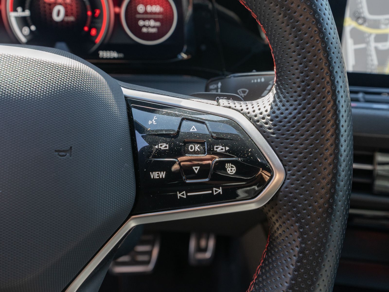 Fahrzeugabbildung Volkswagen Golf GTI 2.0 TSI DSG LED Navi ACC PANO RFK SHZ
