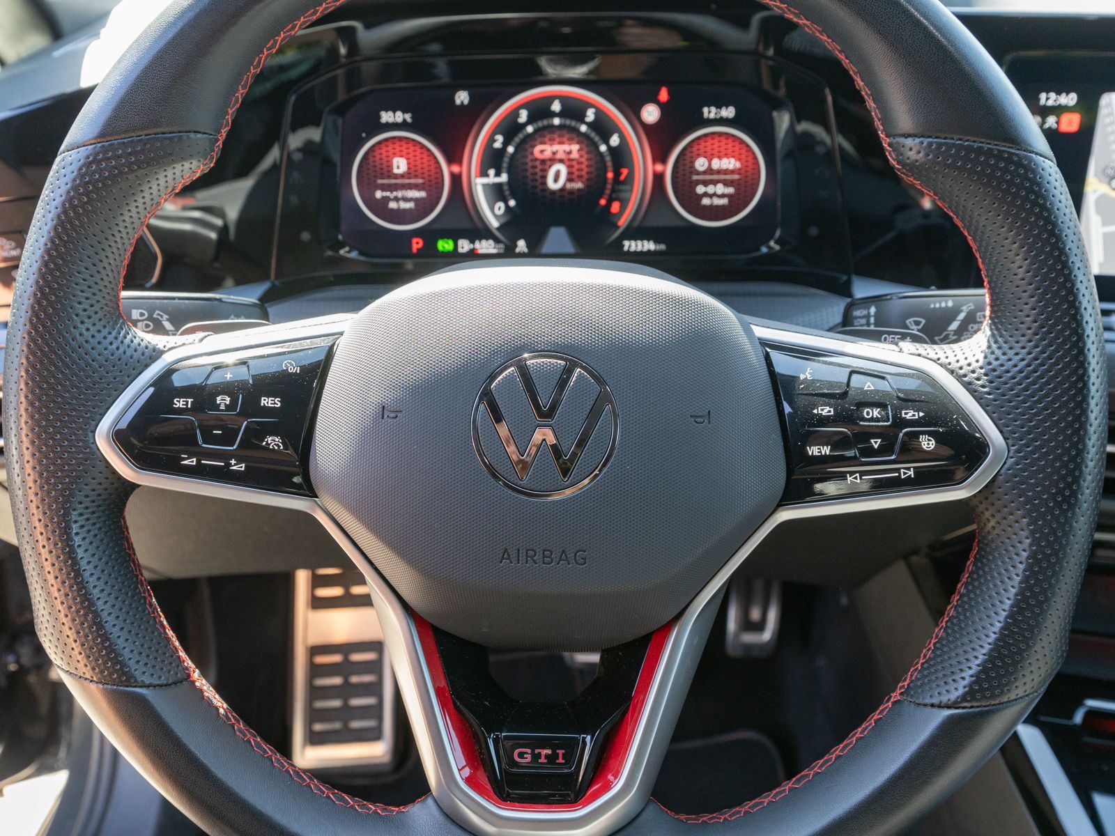 Fahrzeugabbildung Volkswagen Golf GTI 2.0 TSI DSG LED Navi ACC PANO RFK SHZ