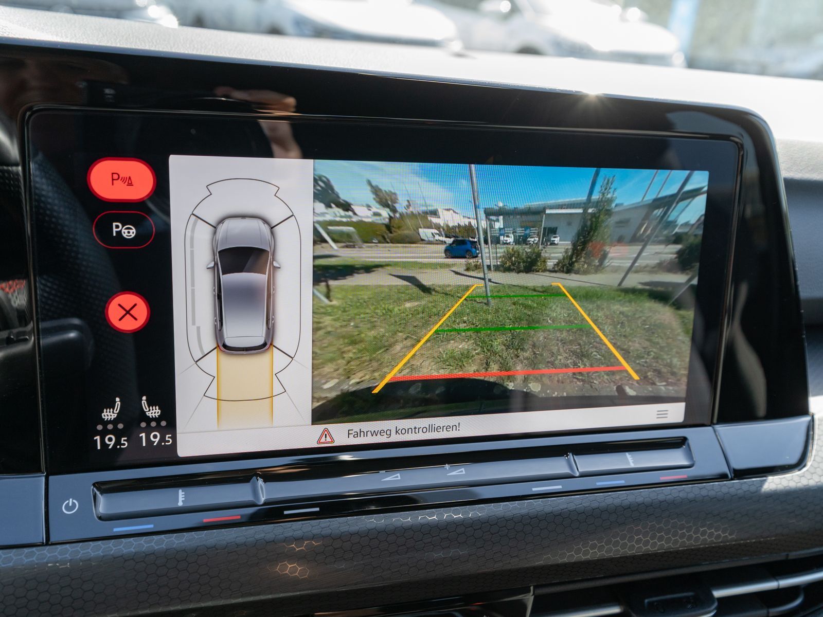 Fahrzeugabbildung Volkswagen Golf GTI 2.0 TSI DSG LED Navi ACC PANO RFK SHZ