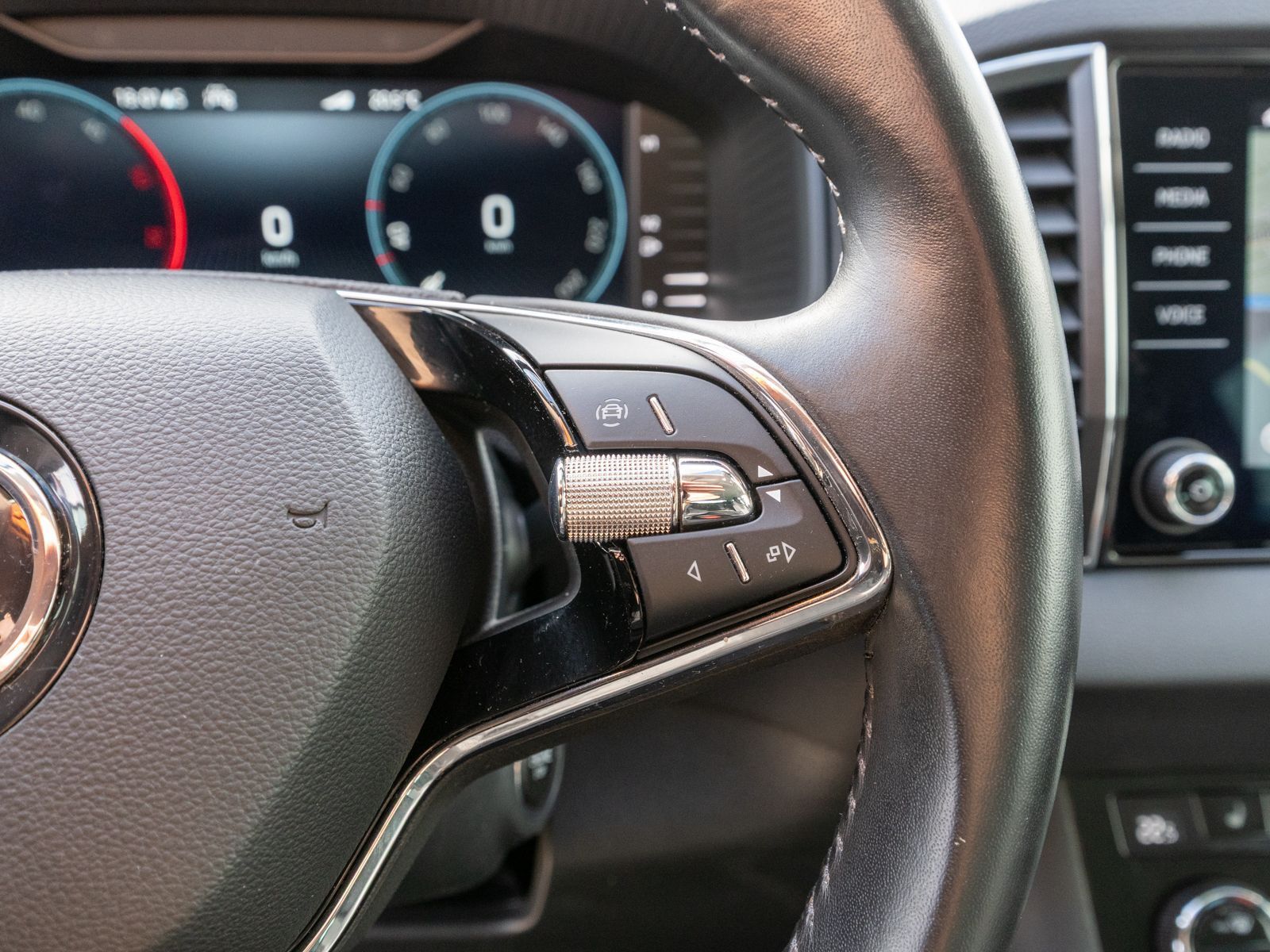 Fahrzeugabbildung SKODA Karoq Style 2.0 TDI LED Navi AHK RFK SHZ PDC