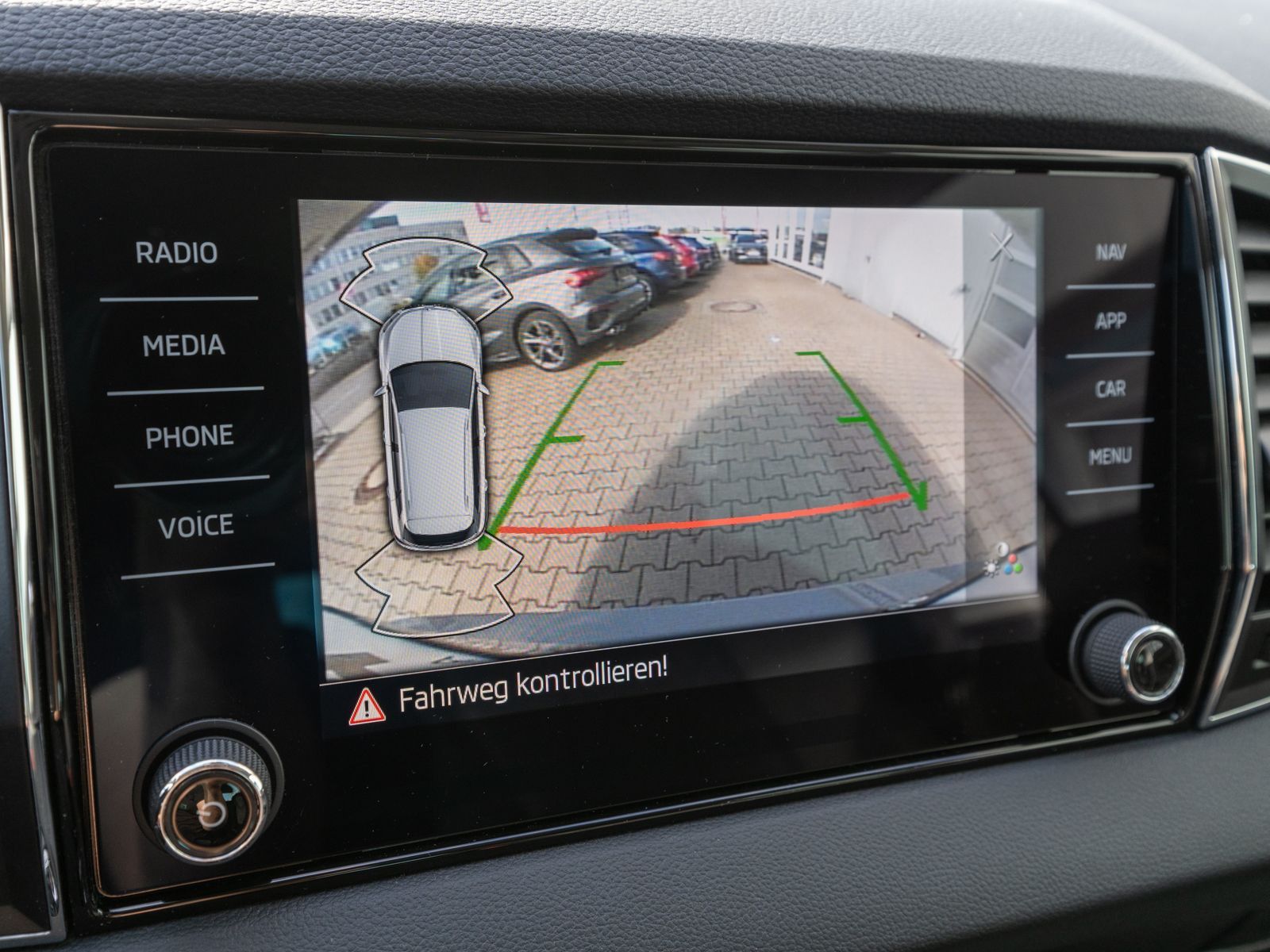 Fahrzeugabbildung SKODA Karoq Style 2.0 TDI LED Navi AHK RFK SHZ PDC