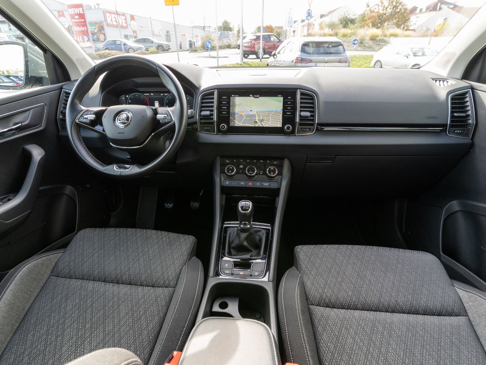 Fahrzeugabbildung SKODA Karoq Style 2.0 TDI LED Navi AHK RFK SHZ PDC