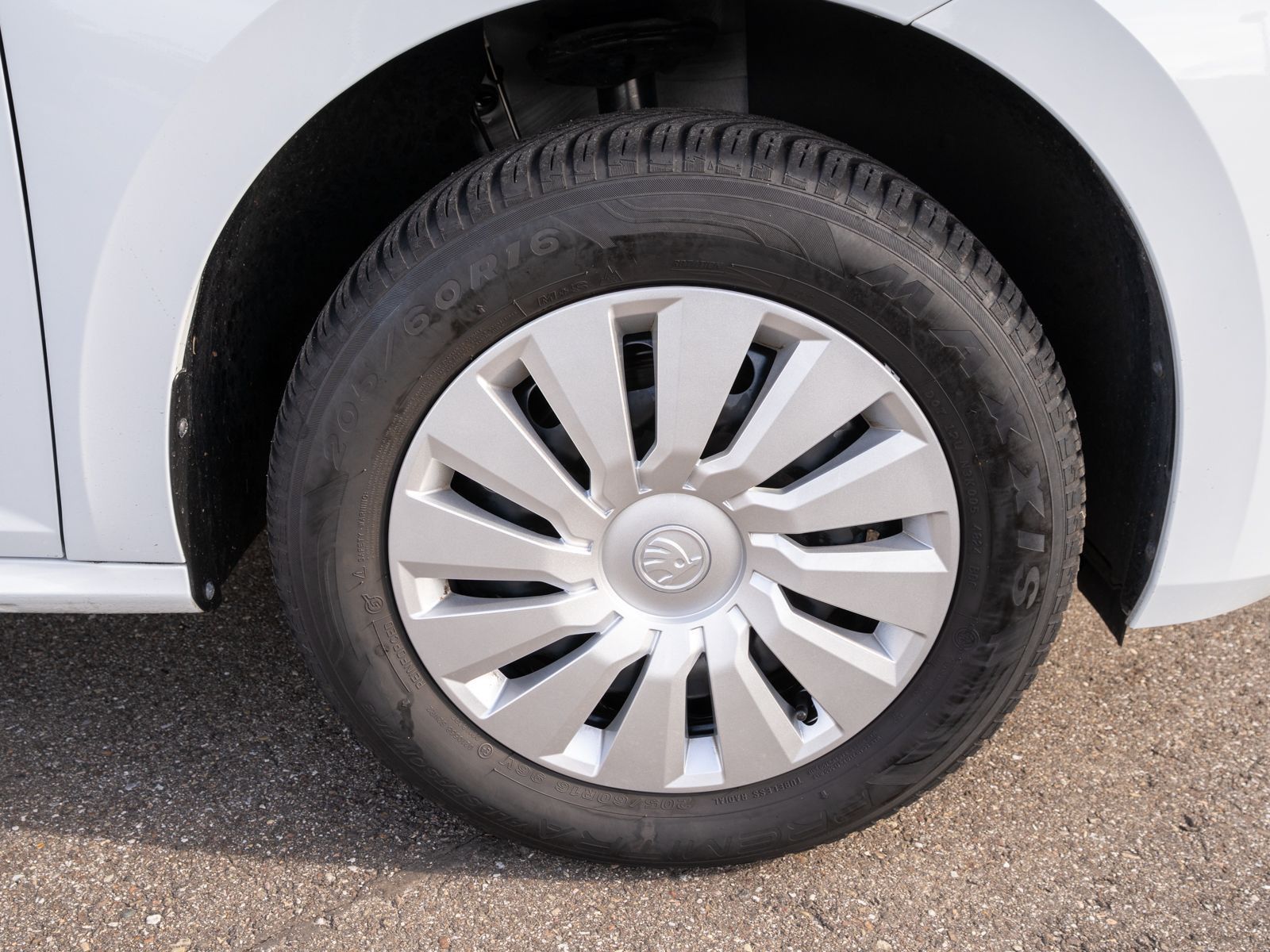 Fahrzeugabbildung SKODA Kamiq Essence 1.0 TSI DSG LED PDC SHZ AHK Vorb.