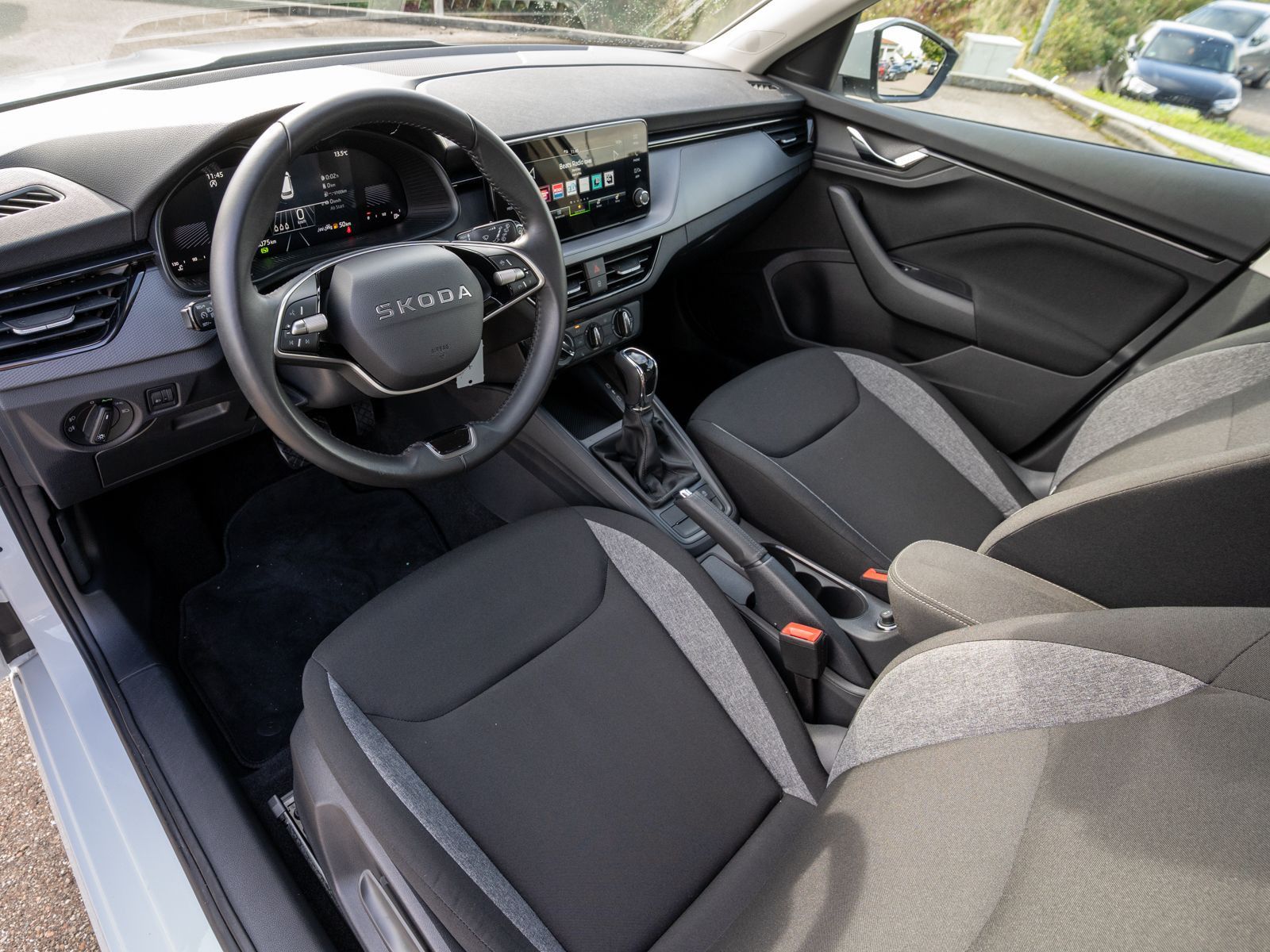Fahrzeugabbildung SKODA Kamiq Essence 1.0 TSI DSG LED PDC SHZ AHK Vorb.