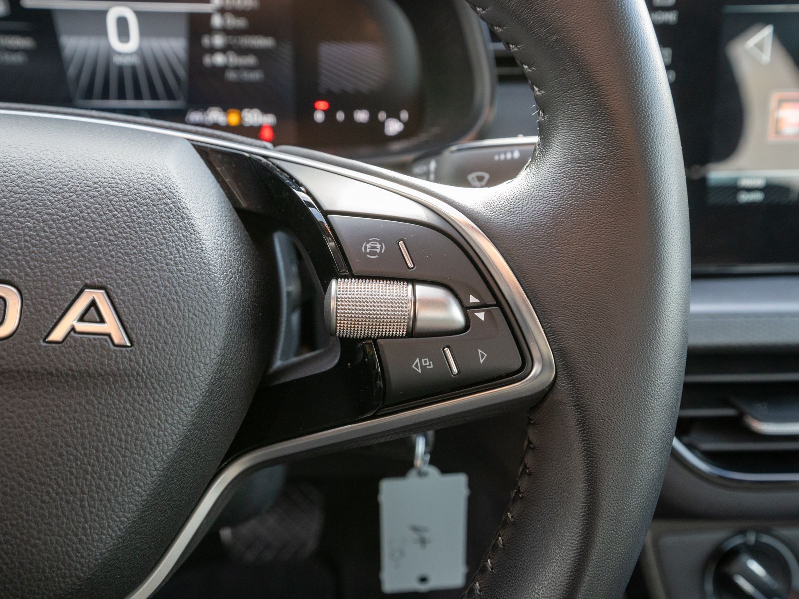 Fahrzeugabbildung SKODA Kamiq Essence 1.0 TSI DSG LED PDC SHZ AHK Vorb.