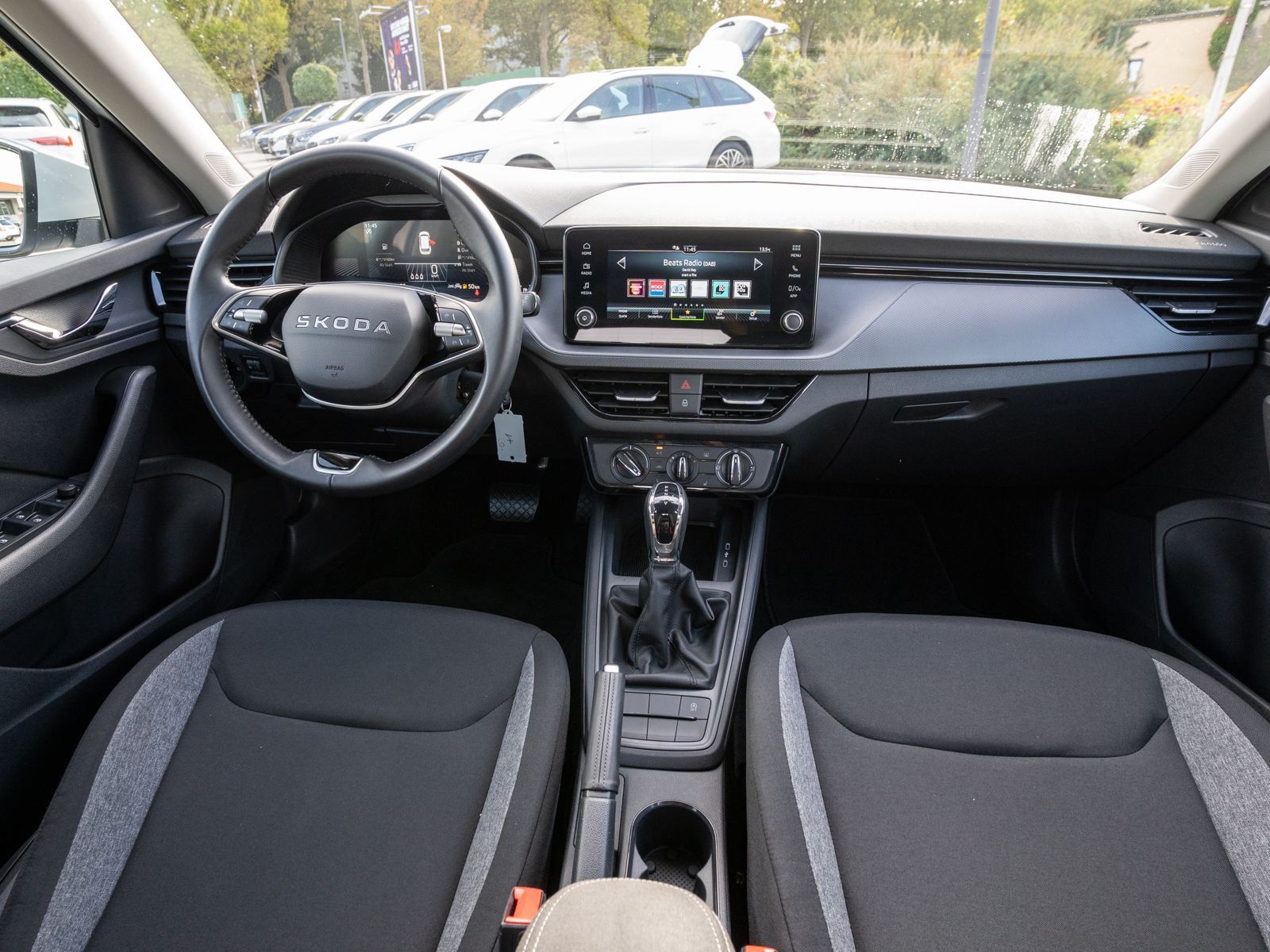 Fahrzeugabbildung SKODA Kamiq Essence 1.0 TSI DSG LED PDC SHZ AHK Vorb.