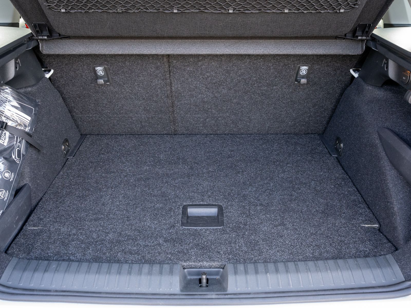 Fahrzeugabbildung SKODA Kamiq Essence 1.0 TSI DSG LED PDC SHZ AHK Vorb.