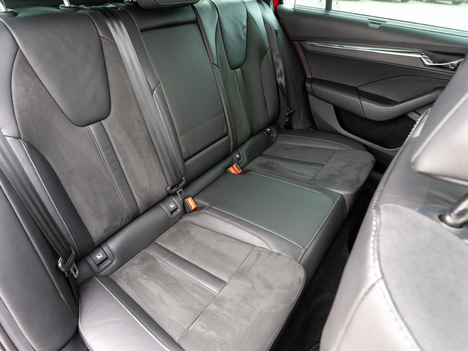 Fahrzeugabbildung SKODA Octavia SCOUT 4x4 2,0 TDI AHK STDHZ HUD CANTON