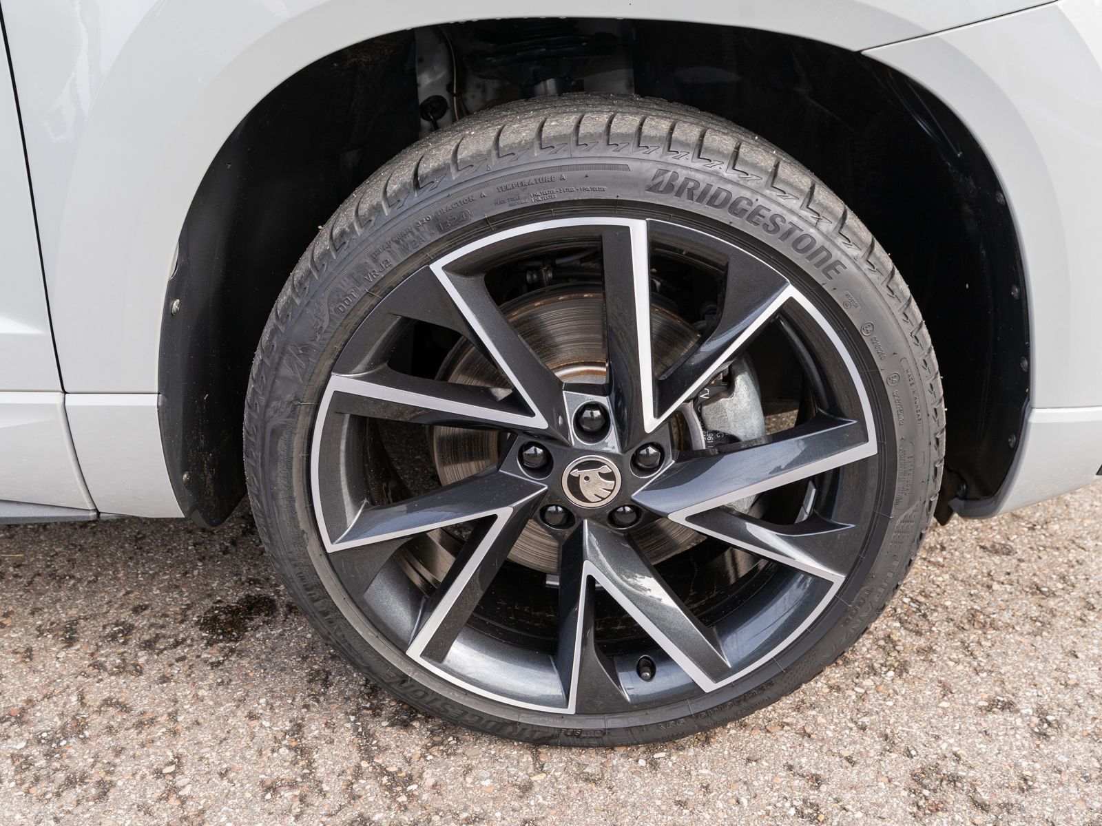 Fahrzeugabbildung SKODA Karoq Sportline 1,5 TSI NAVI PANO STDHZ AHK ACC