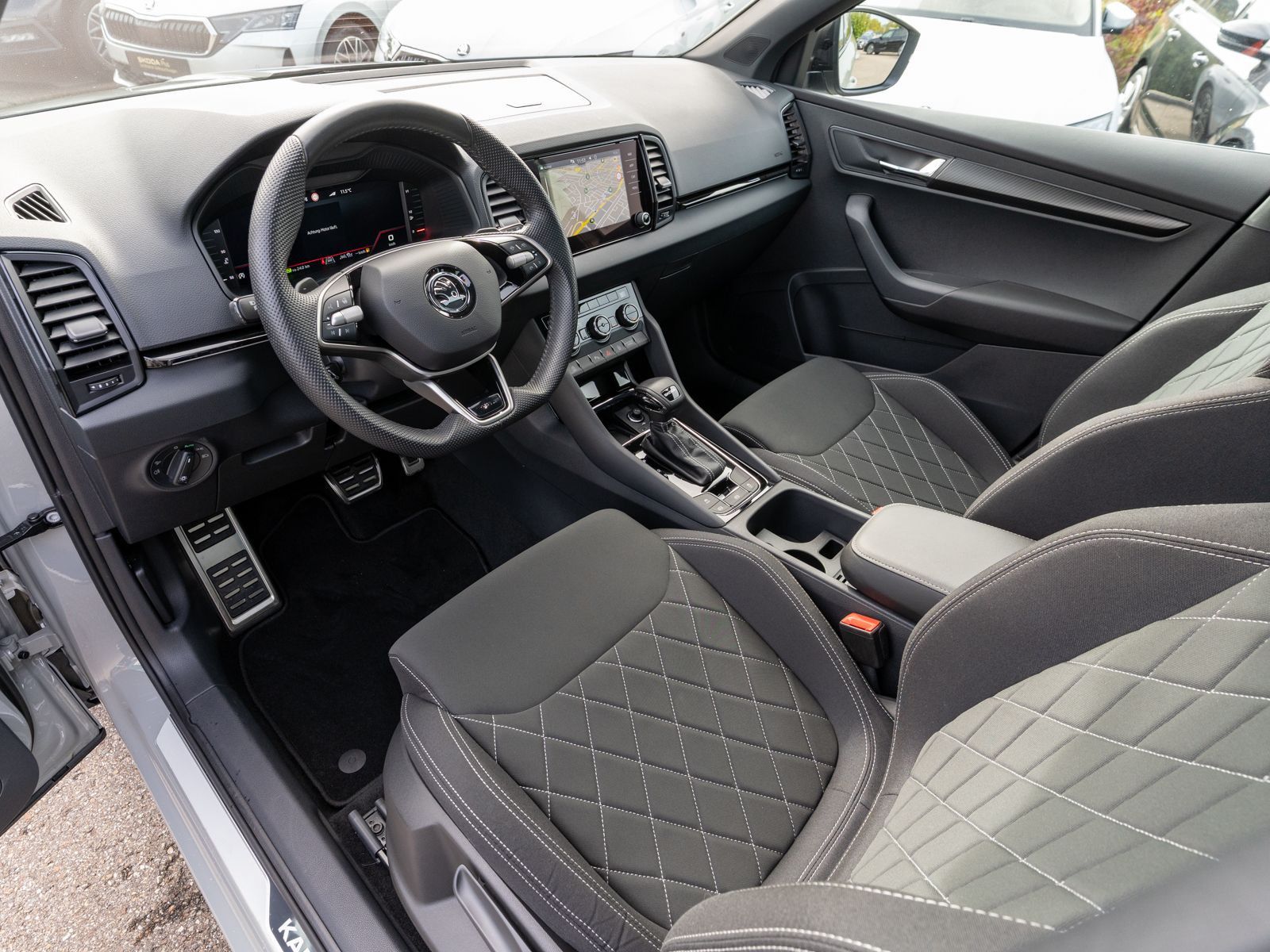 Fahrzeugabbildung SKODA Karoq Sportline 1,5 TSI NAVI PANO STDHZ AHK ACC