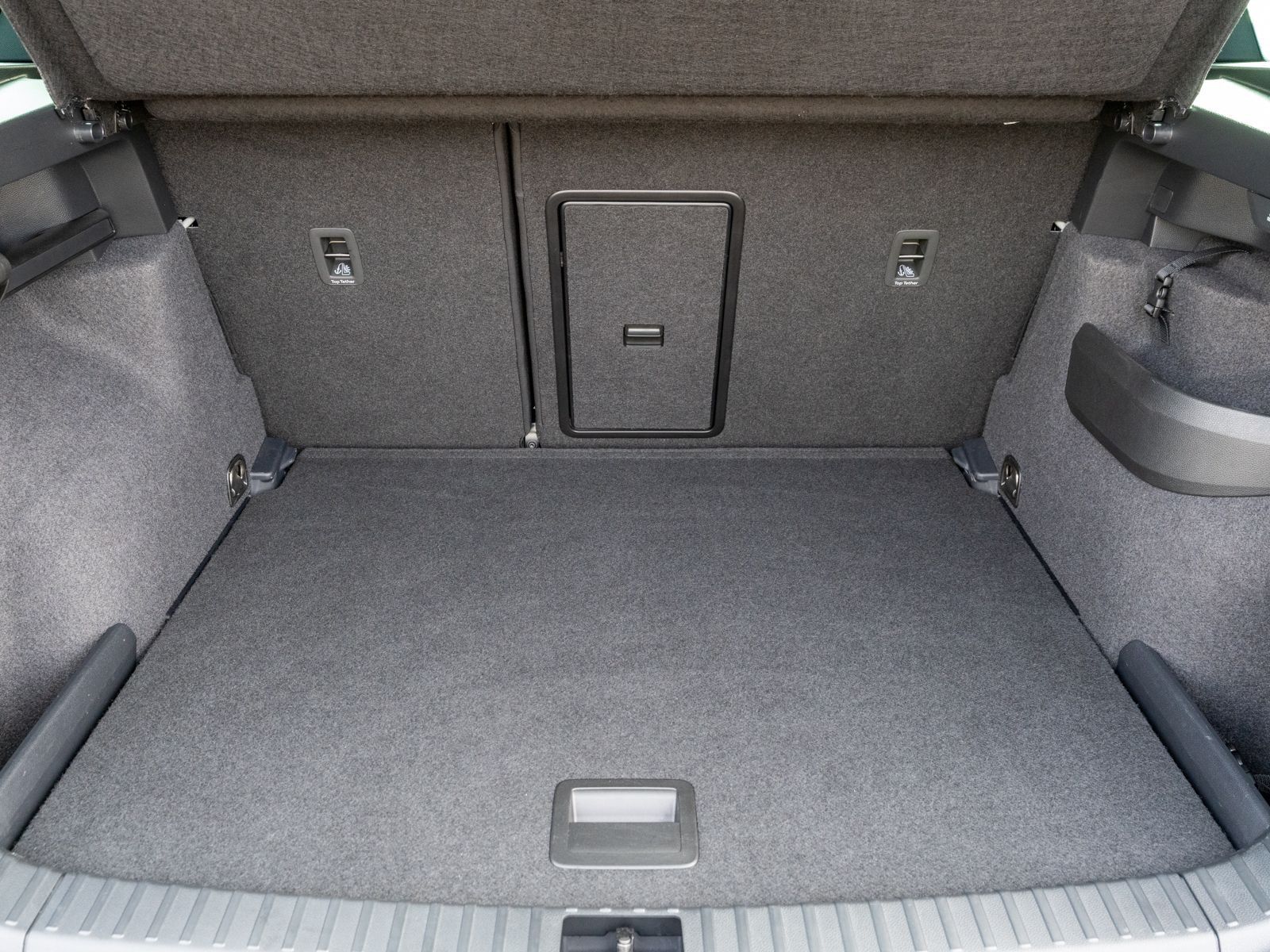 Fahrzeugabbildung SKODA Karoq Sportline 1,5 TSI NAVI PANO STDHZ AHK ACC