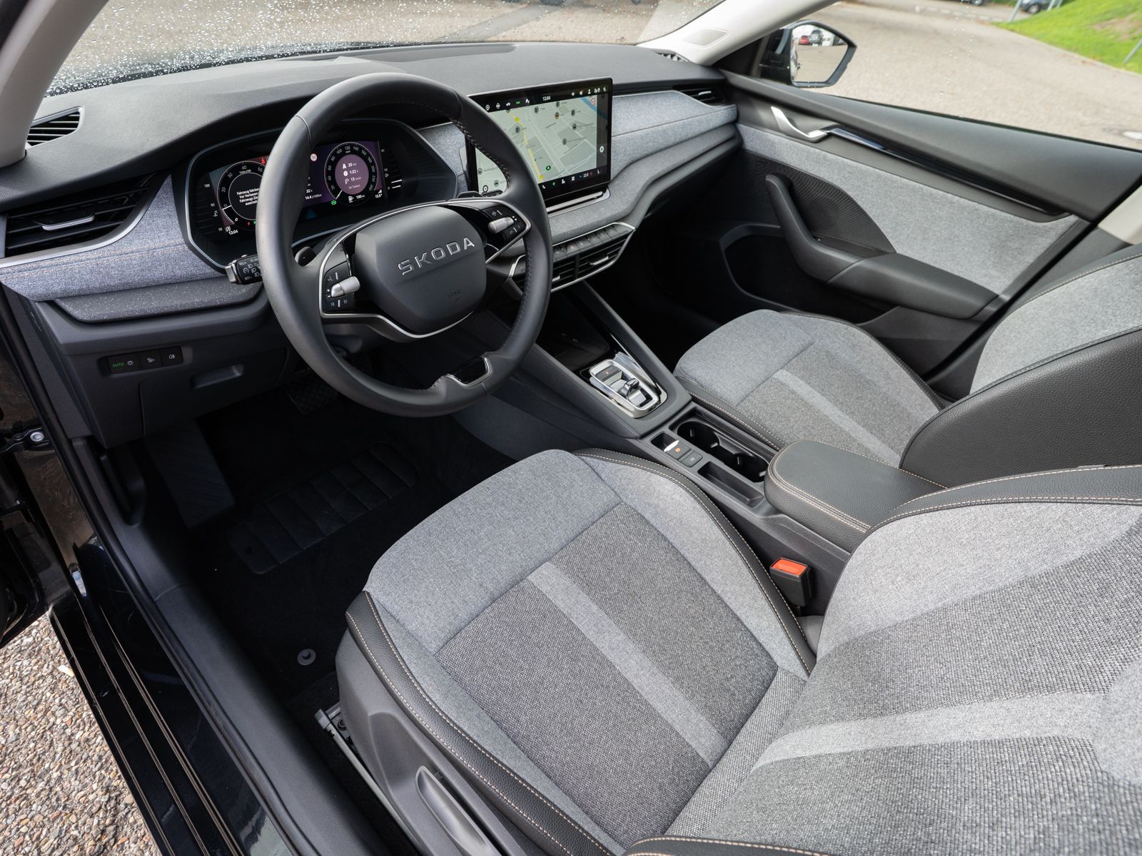 Fahrzeugabbildung SKODA Octavia Selection 1.5 LED Navi SHZ 360° CANTON