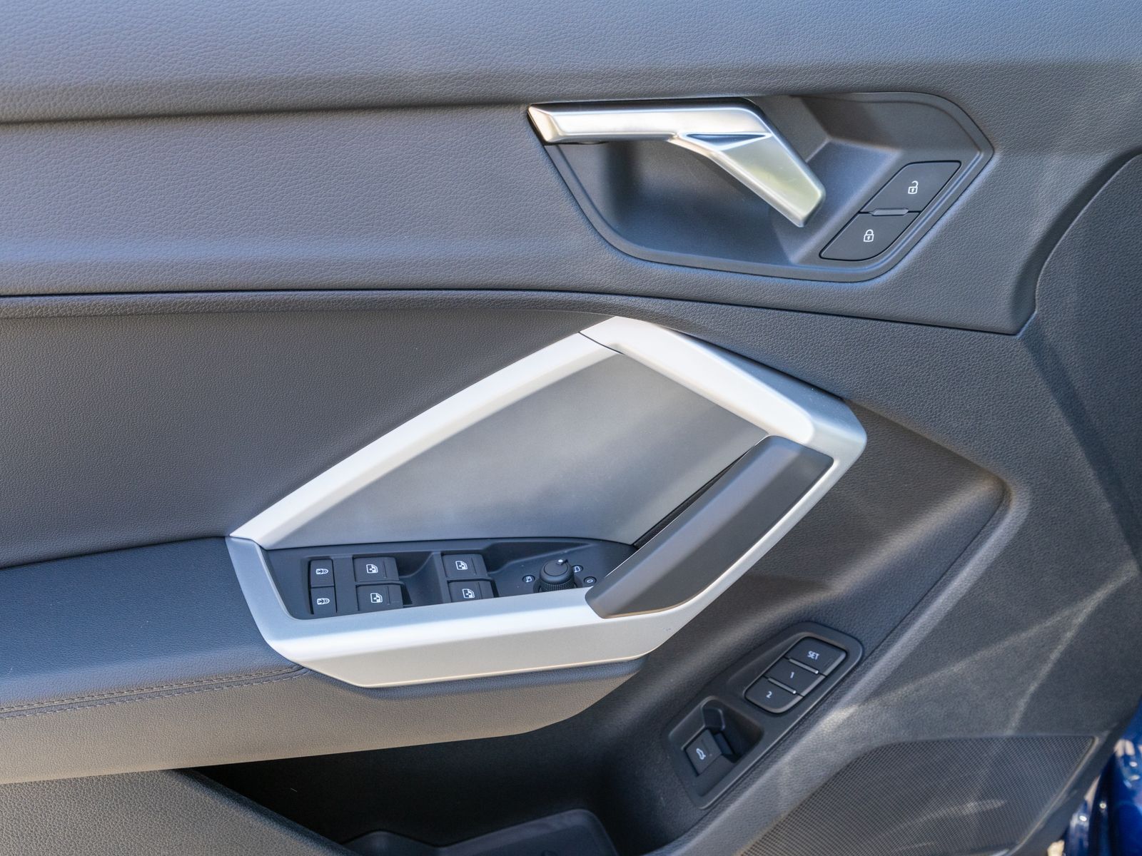 Fahrzeugabbildung Audi Q3 SUV advanced 35 TFSI Stronic LED Navi RFK AHK