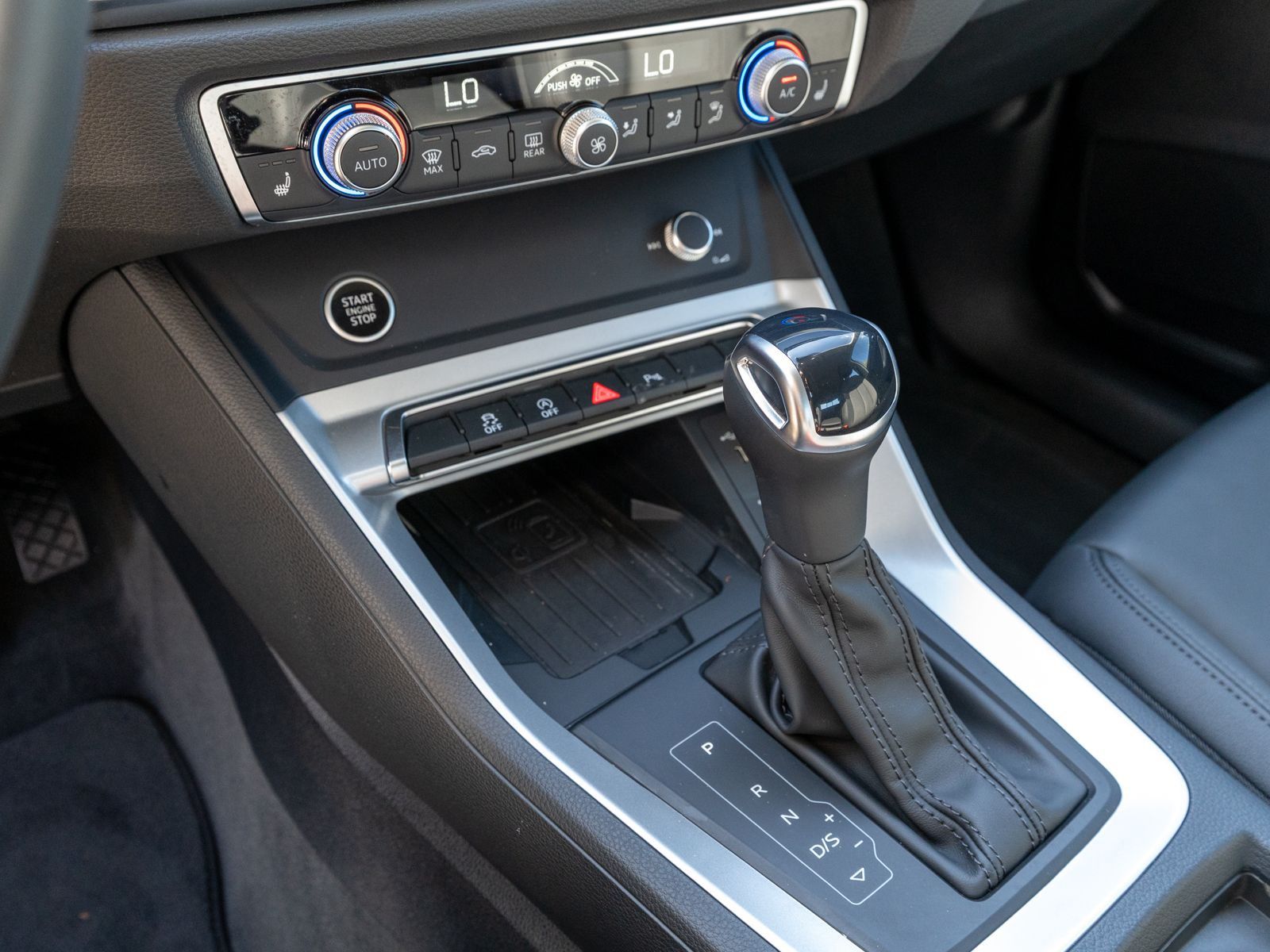 Fahrzeugabbildung Audi Q3 SUV advanced 35 TFSI Stronic LED Navi RFK AHK