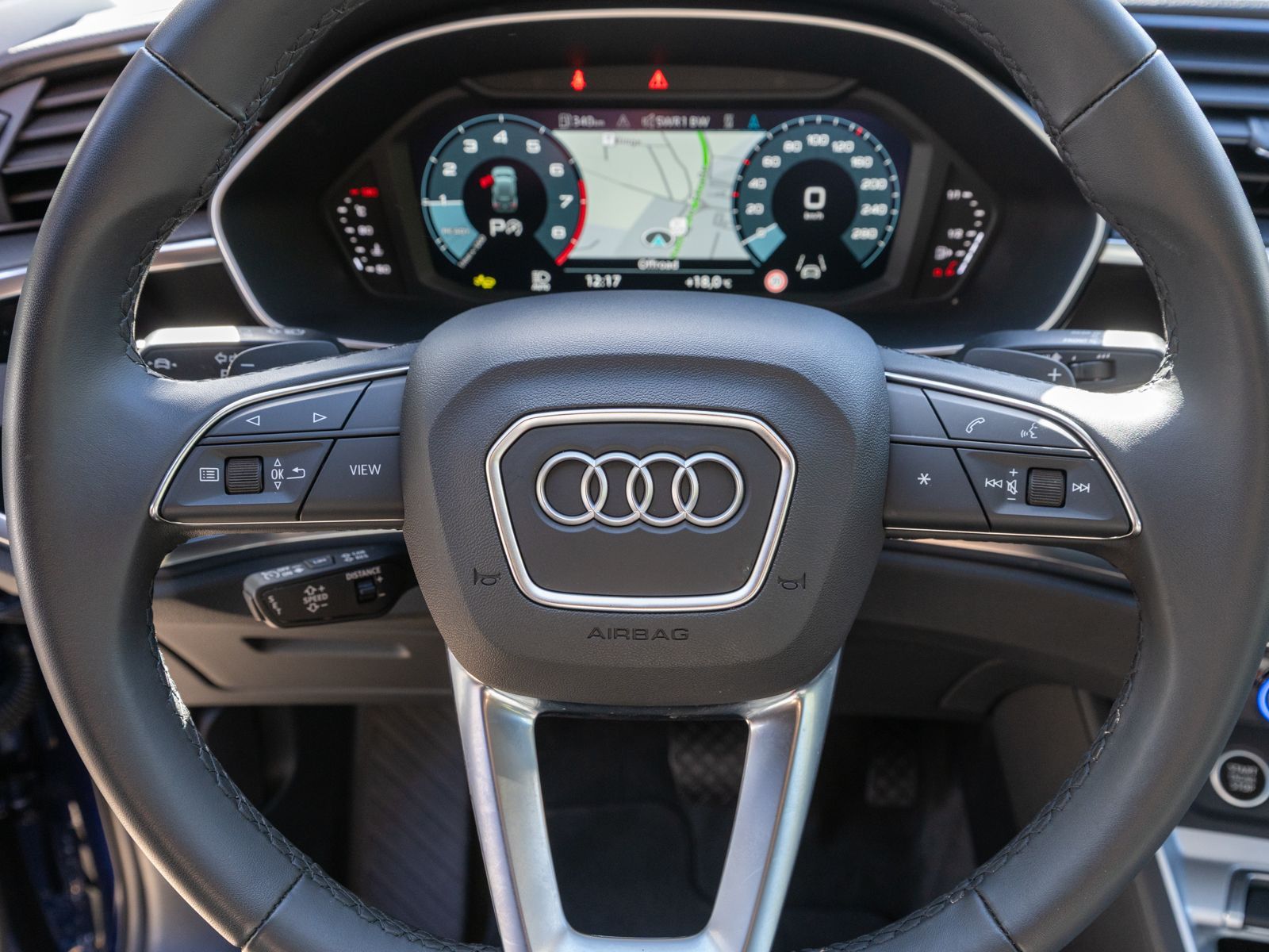 Fahrzeugabbildung Audi Q3 SUV advanced 35 TFSI Stronic LED Navi RFK AHK