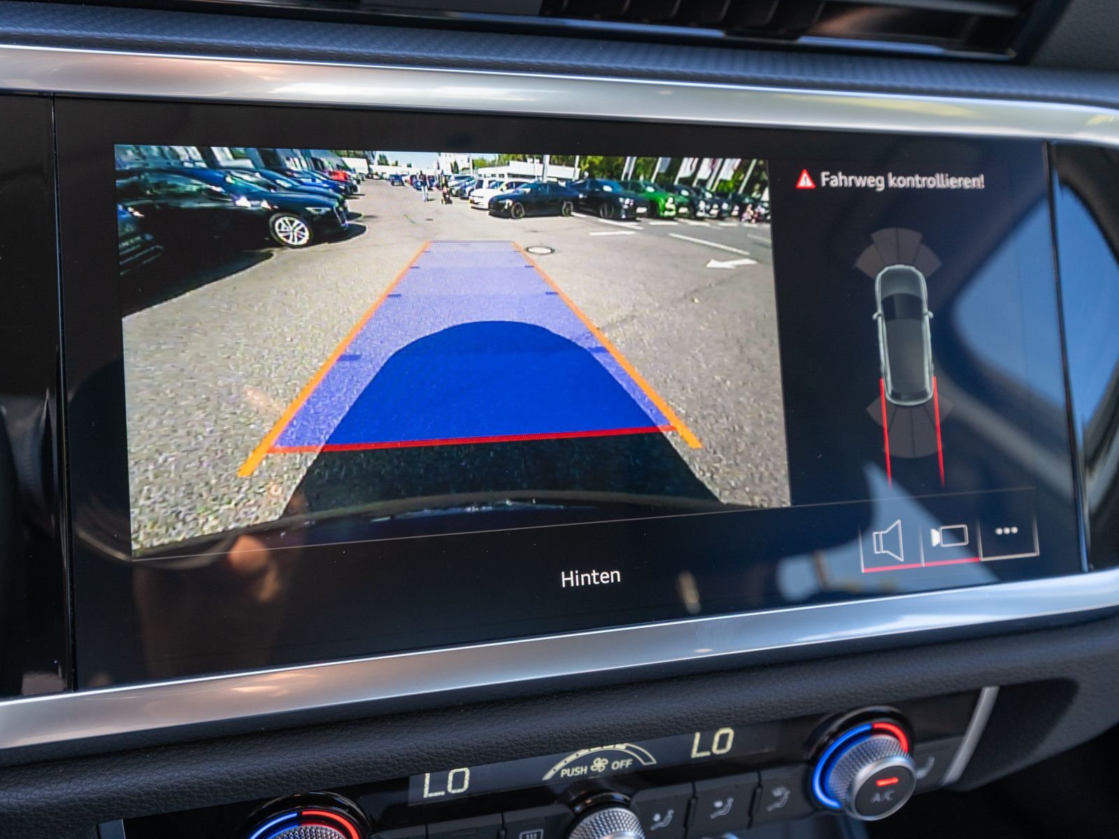 Fahrzeugabbildung Audi Q3 SUV advanced 35 TFSI Stronic LED Navi RFK AHK
