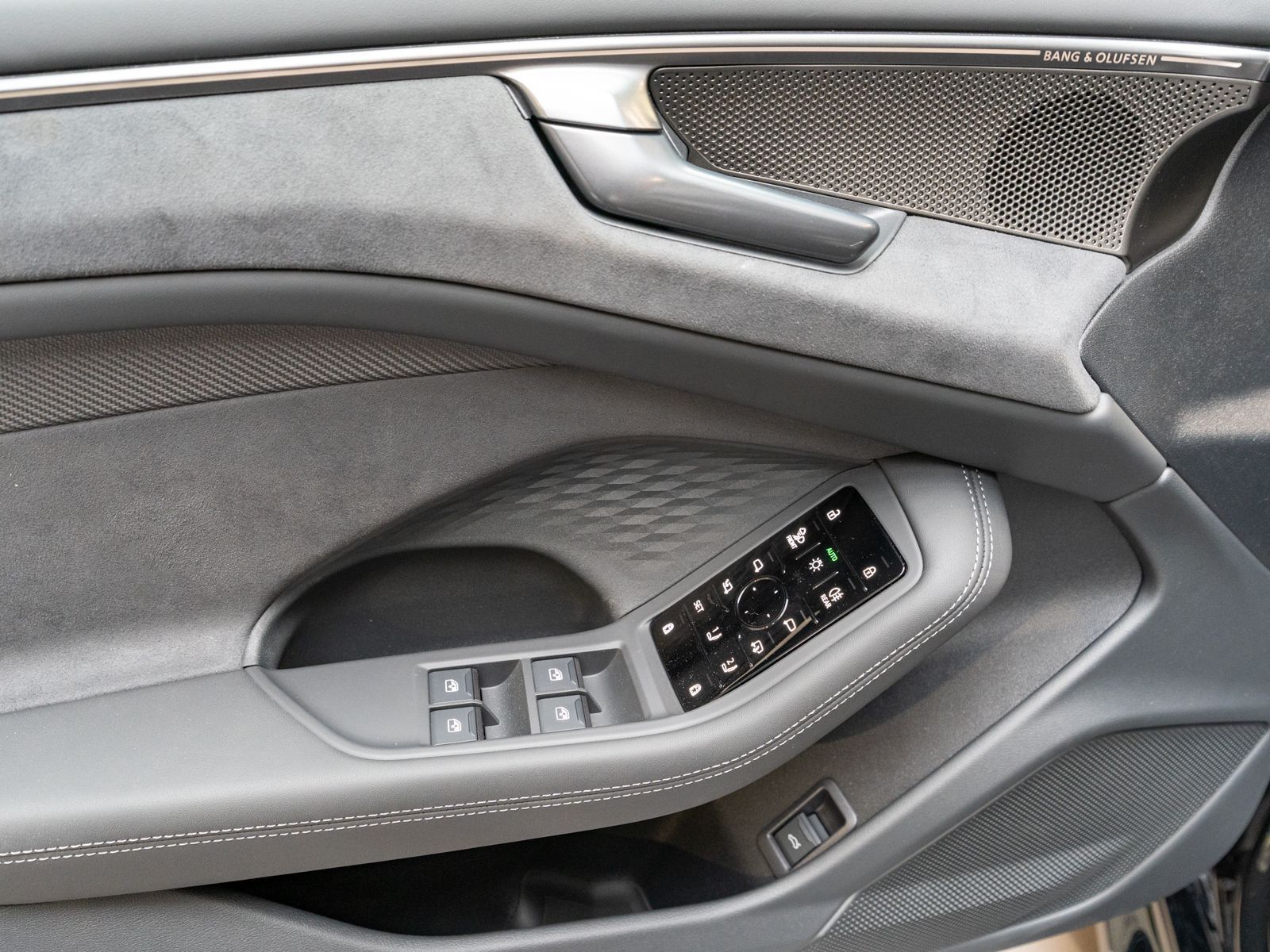 Fahrzeugabbildung Audi A6 allroad TDI quattro Head-up-Display PANO AHK