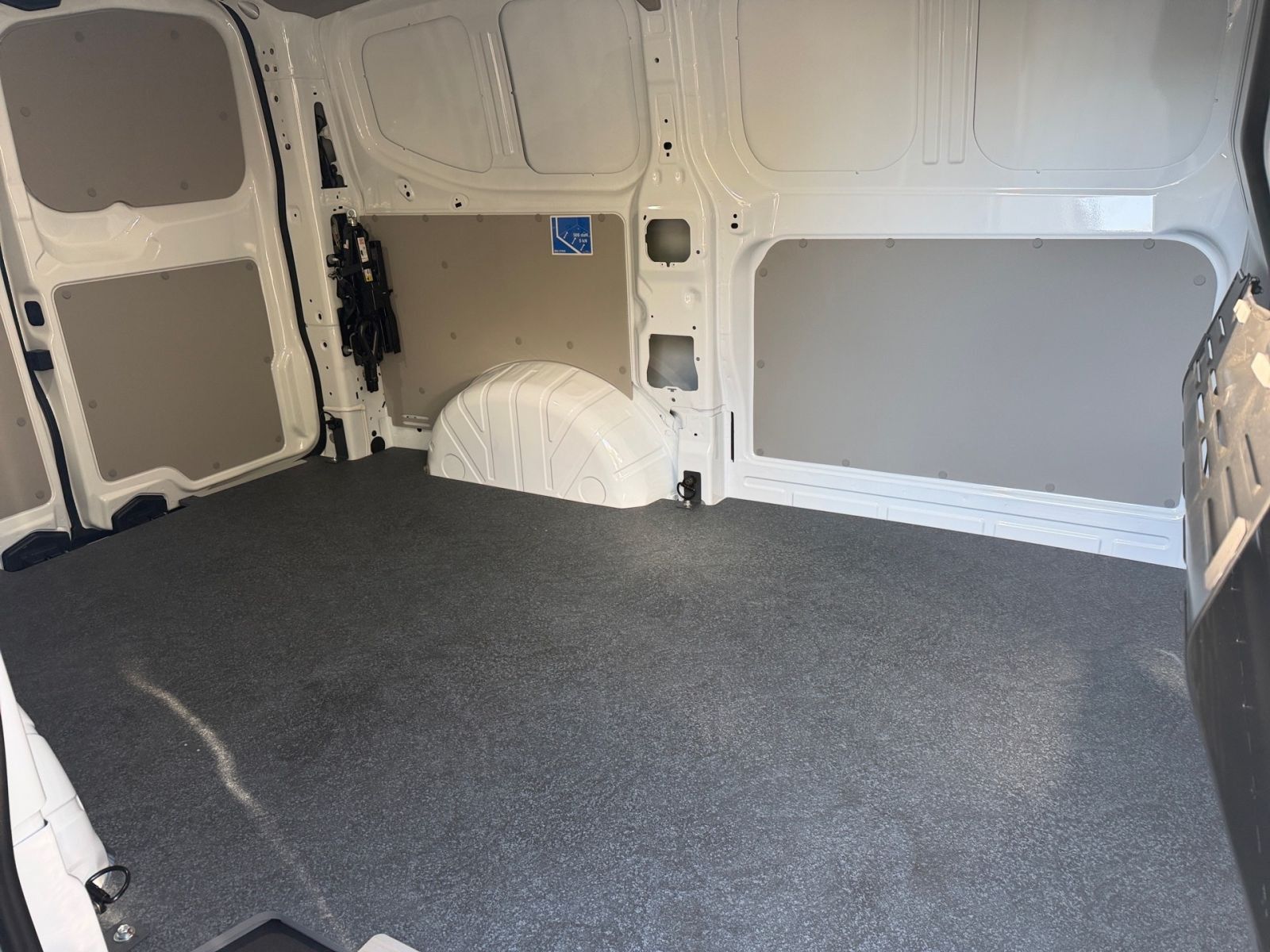 Fahrzeugabbildung Volkswagen T7 Transporter Kasten 2.0 TDI KR L1H1