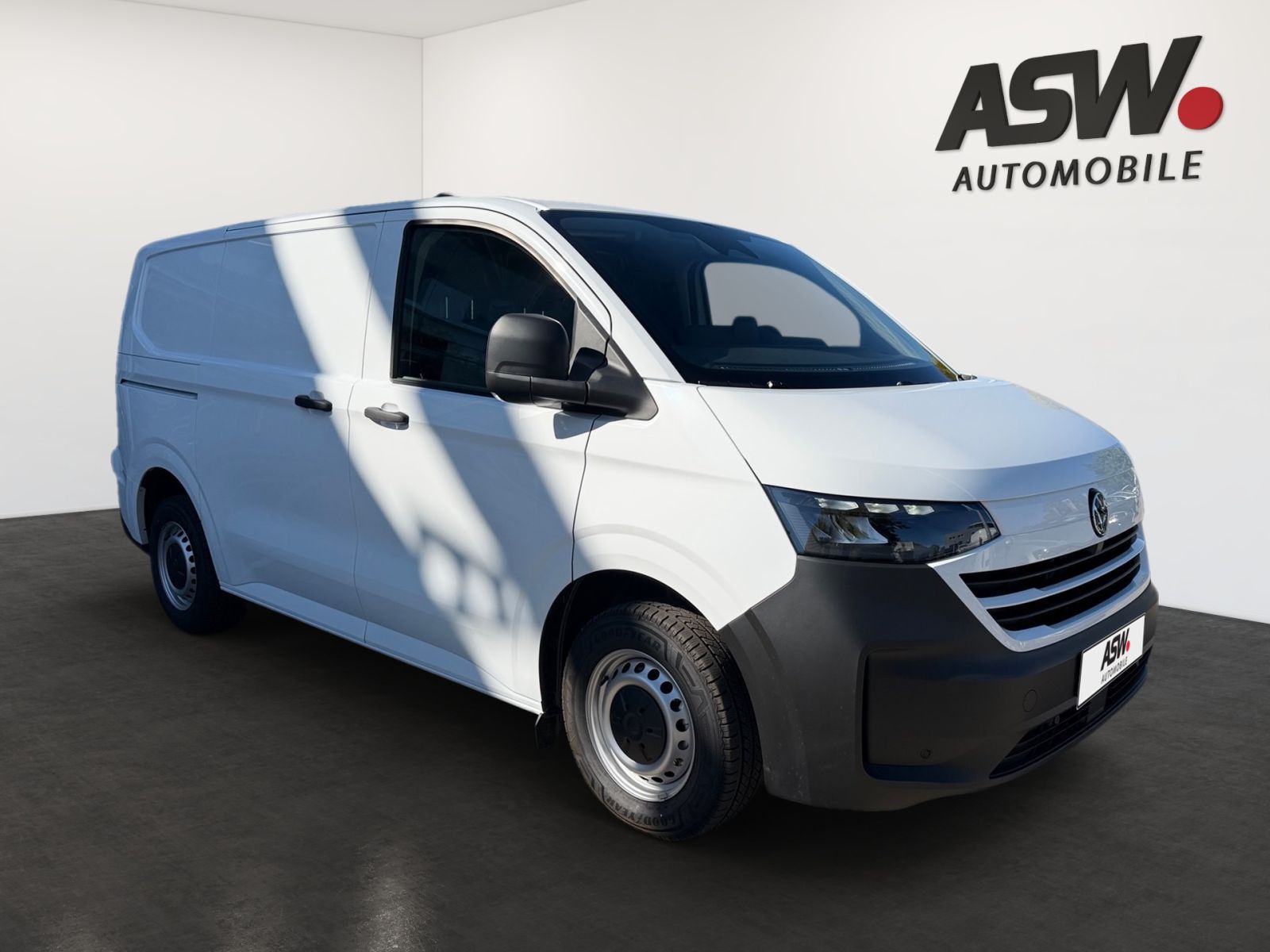 Fahrzeugabbildung Volkswagen T7 Transporter Kasten 2.0 TDI KR L1H1