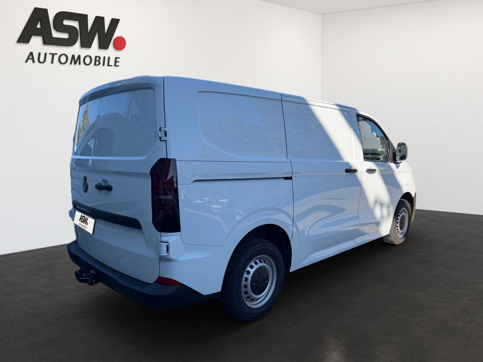 Fahrzeugabbildung Volkswagen T7 Transporter Kasten 2.0 TDI KR L1H1